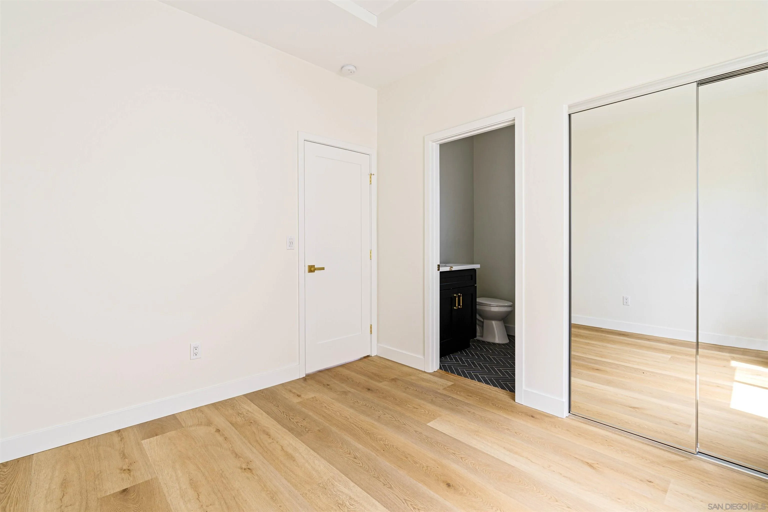 https://cdn.realtyfeed.com/cdn/127/260022995/552c595f6c38224da3349a8fafab3882.webp