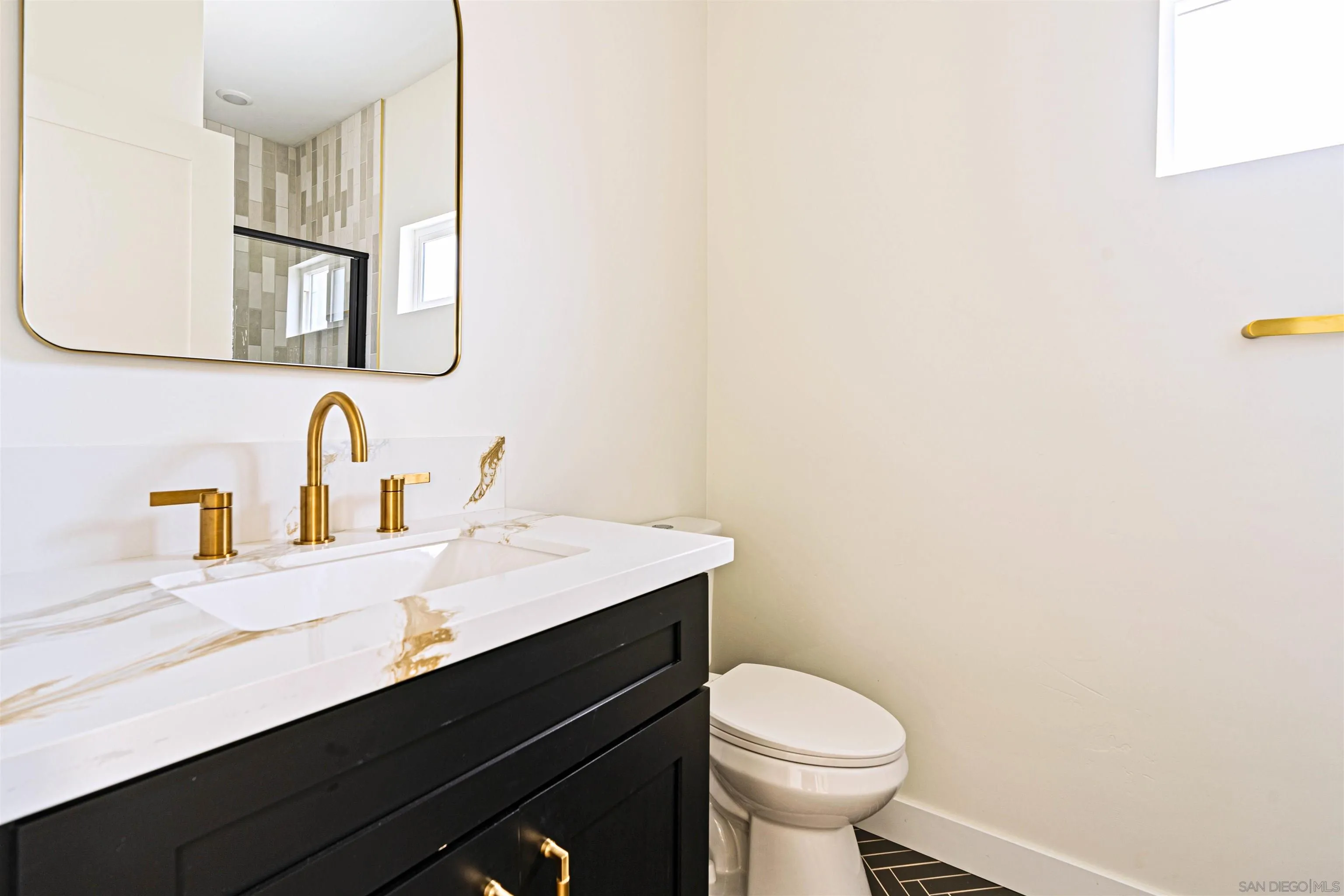 https://cdn.realtyfeed.com/cdn/127/260022995/c78b34ad479baecf35943cf841b9ca71.webp
