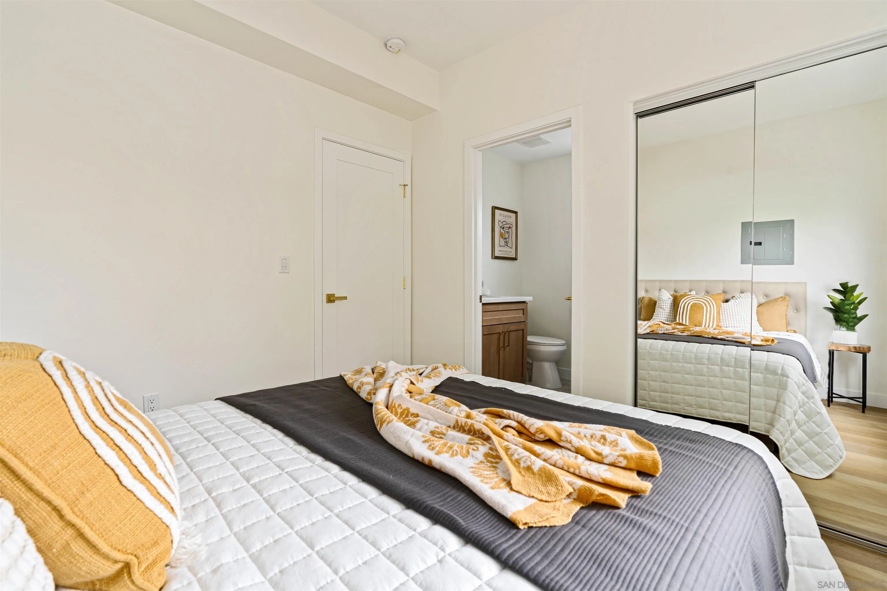 https://cdn.realtyfeed.com/cdn/127/260022995/cefb47912f38a334f474dde89145d778.webp