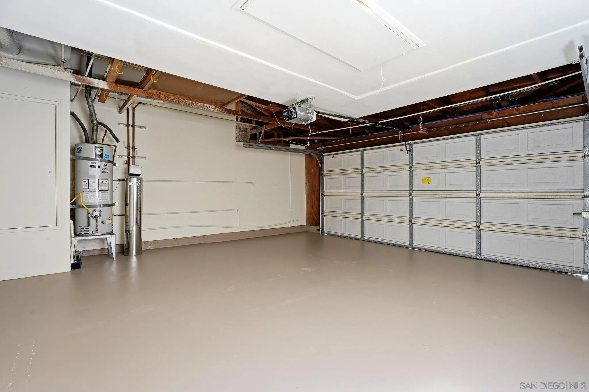 https://cdn.realtyfeed.com/cdn/127/260022998/2f501960c1b3737db7d2a38f32cb7aec.webp