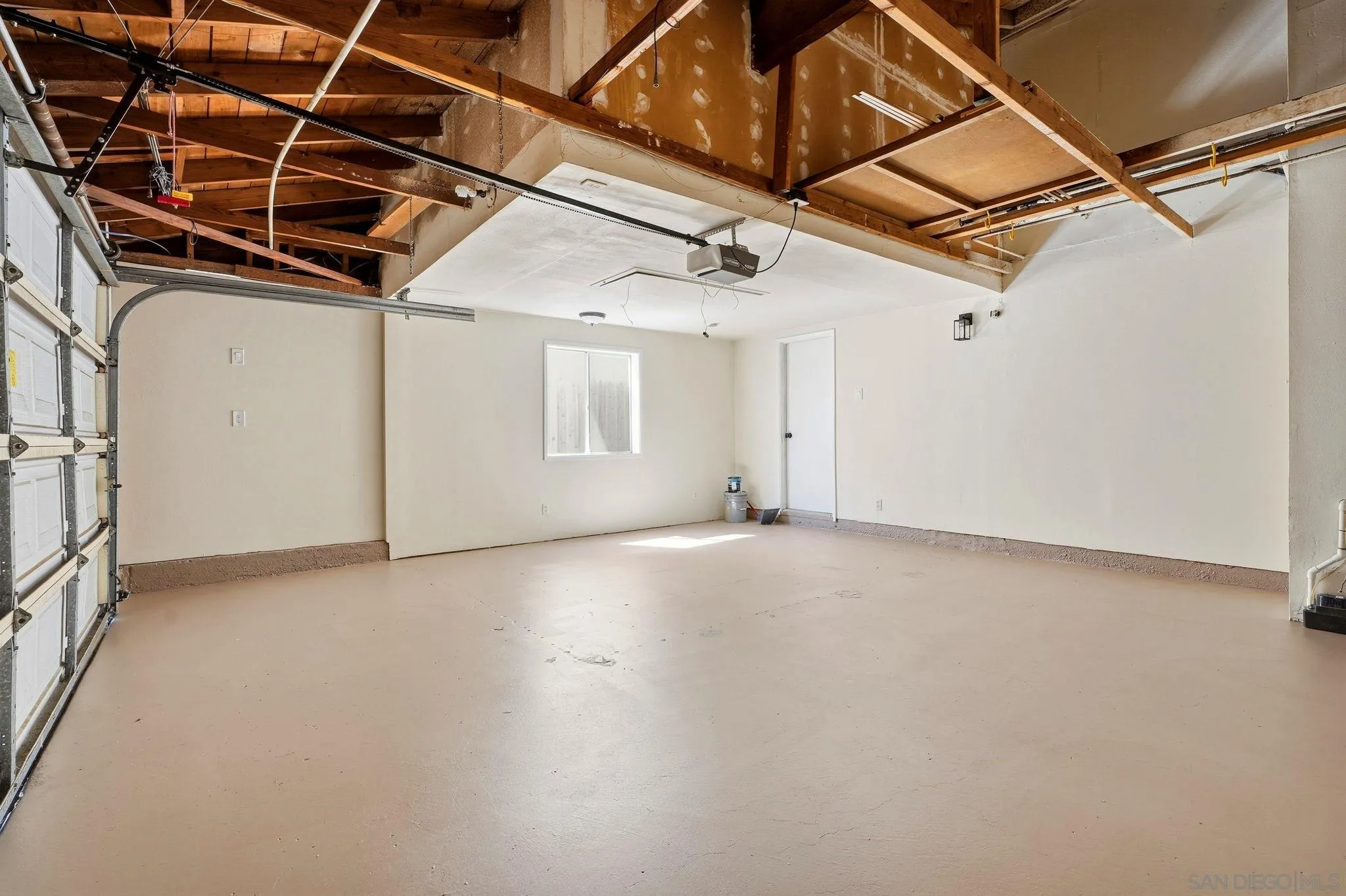 https://cdn.realtyfeed.com/cdn/127/260022998/459d33dfefcf4f6d13bdf82cd3a96c41.webp