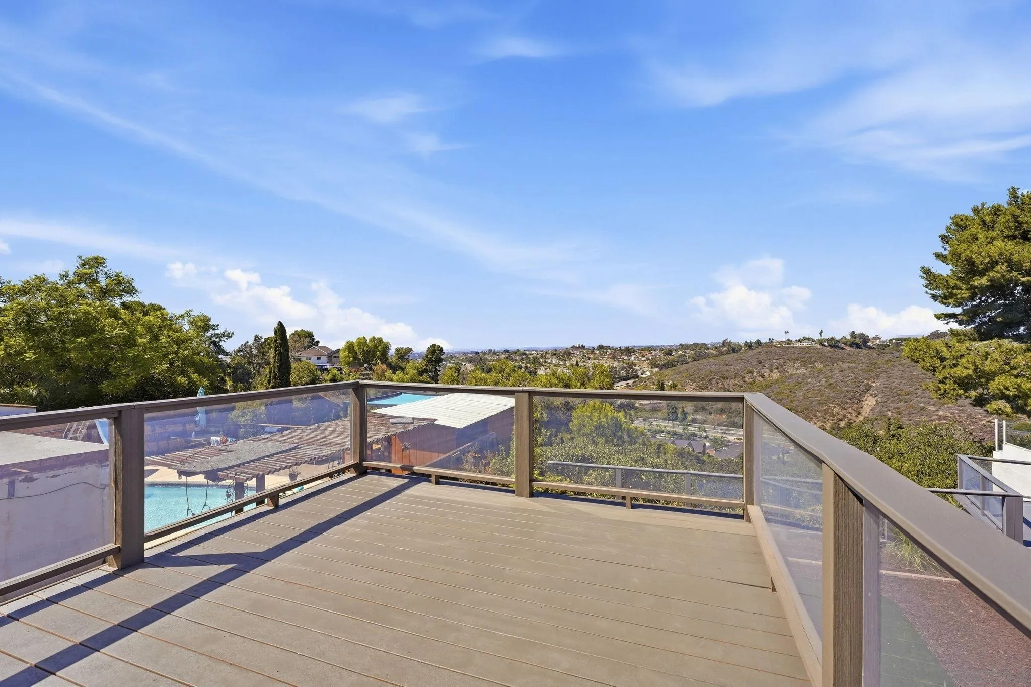 https://cdn.realtyfeed.com/cdn/127/260022998/57fd7813de70fa854cf16e02050f79b1.webp