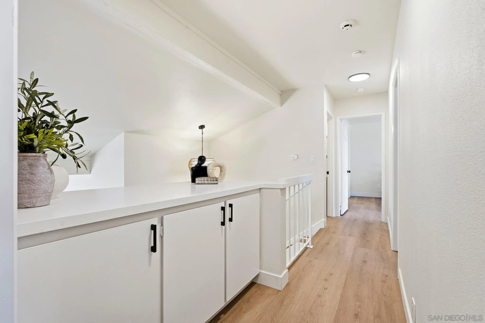 https://cdn.realtyfeed.com/cdn/127/260022998/5b4314bb25eae215b61c8b7c419e9ad9.webp