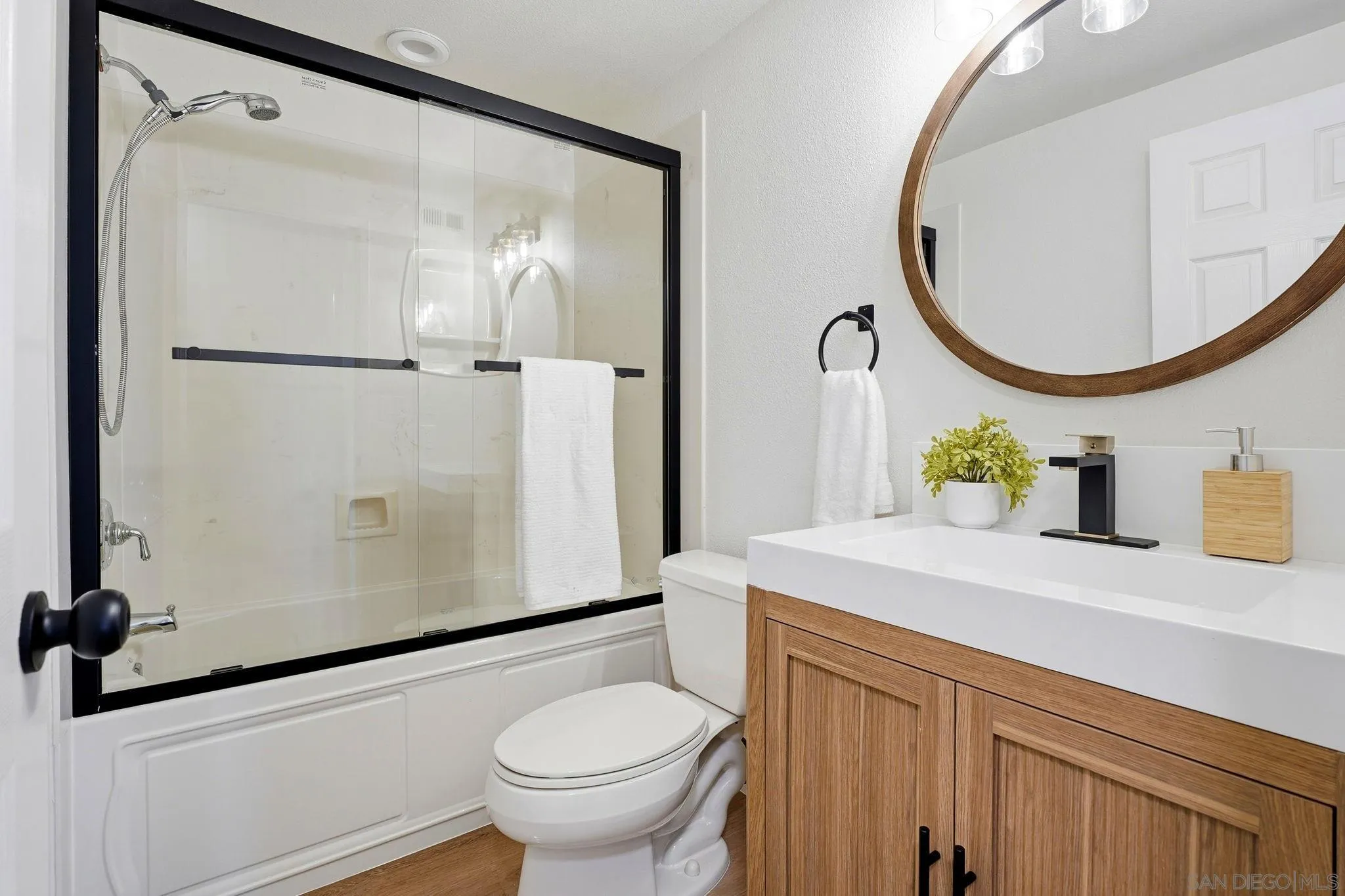 https://cdn.realtyfeed.com/cdn/127/260022998/63f825bce061cfb7083f7d85f01b134c.webp