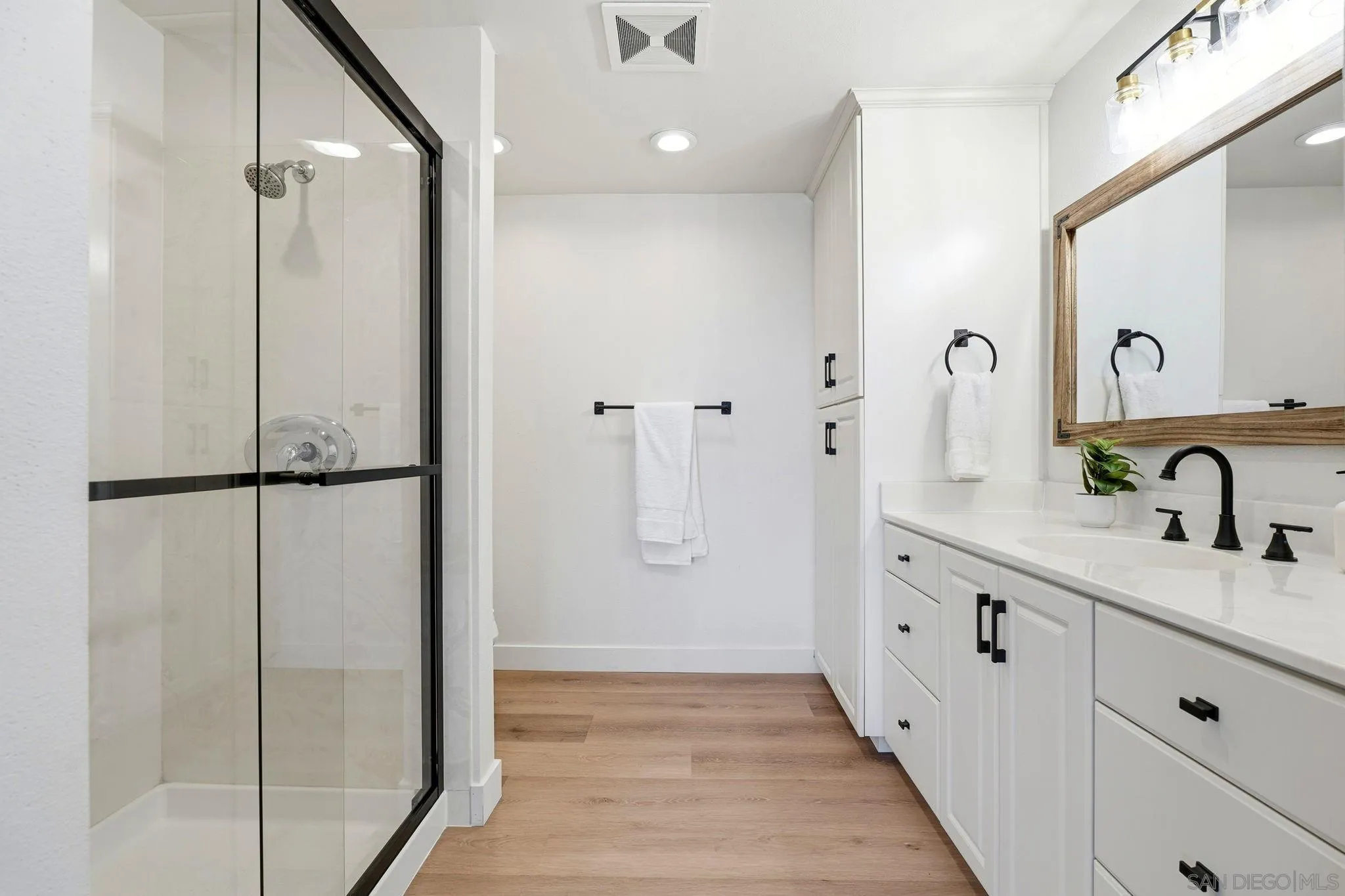 https://cdn.realtyfeed.com/cdn/127/260022998/785aaa5e065e8e916a1ec9d695edb624.webp