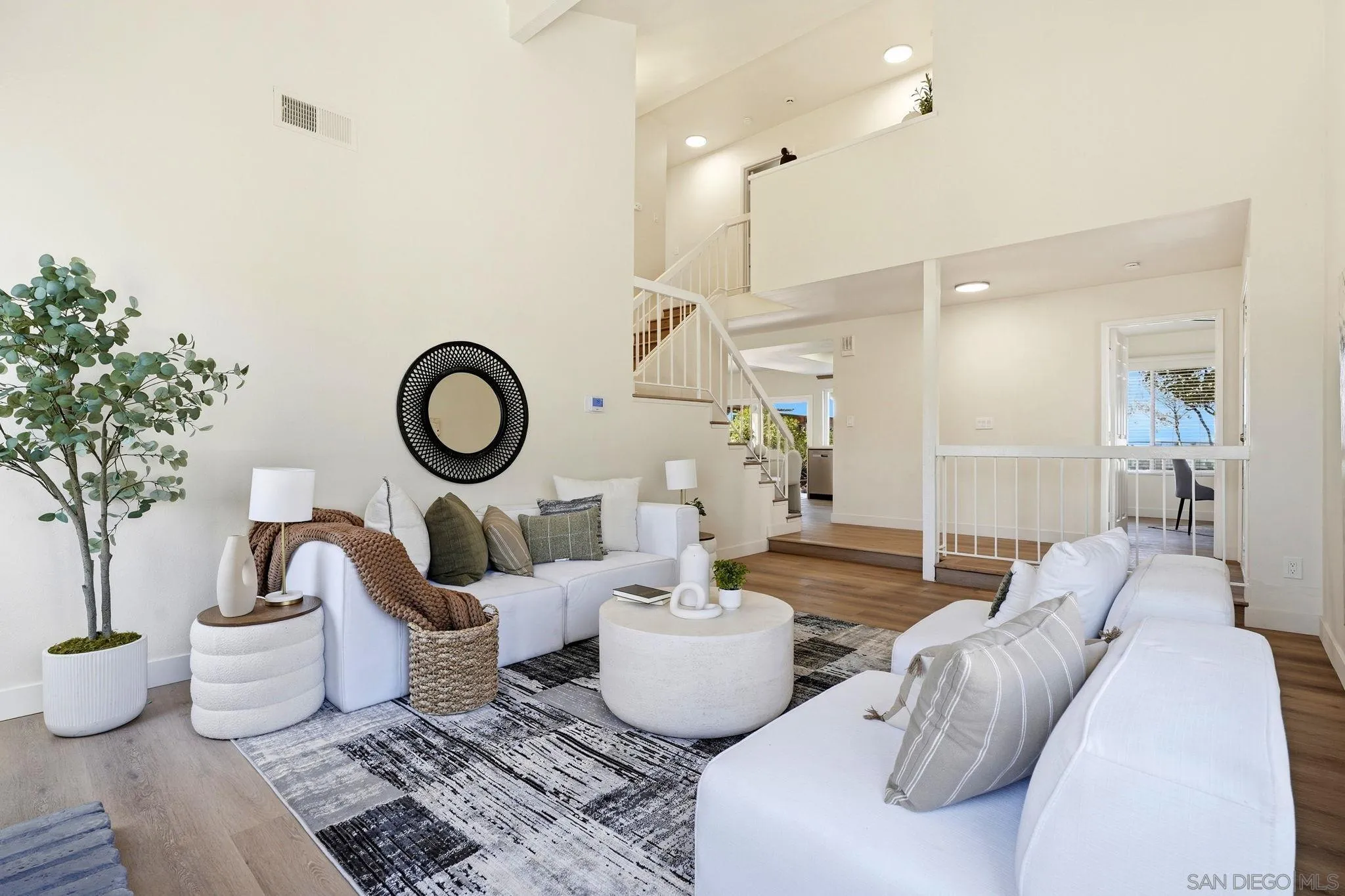 https://cdn.realtyfeed.com/cdn/127/260022998/7a9cbf071b3061b4650da30387c7c0db.webp