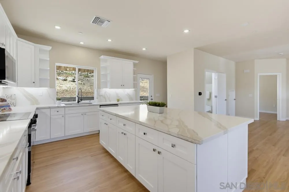 https://cdn.realtyfeed.com/cdn/127/260023004/1f6b0a62e795c1bd14022792a1153ea6.webp