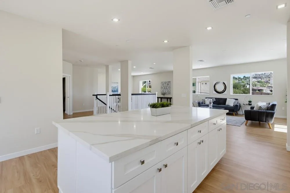 https://cdn.realtyfeed.com/cdn/127/260023004/df2d224adc14eefcdf4c4453f6b0ae1b.webp