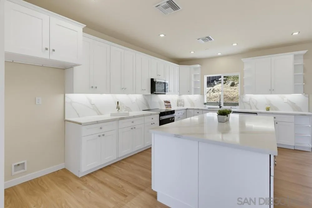 https://cdn.realtyfeed.com/cdn/127/260023004/e16a727b288935d00ad7c97a5e08004c.webp