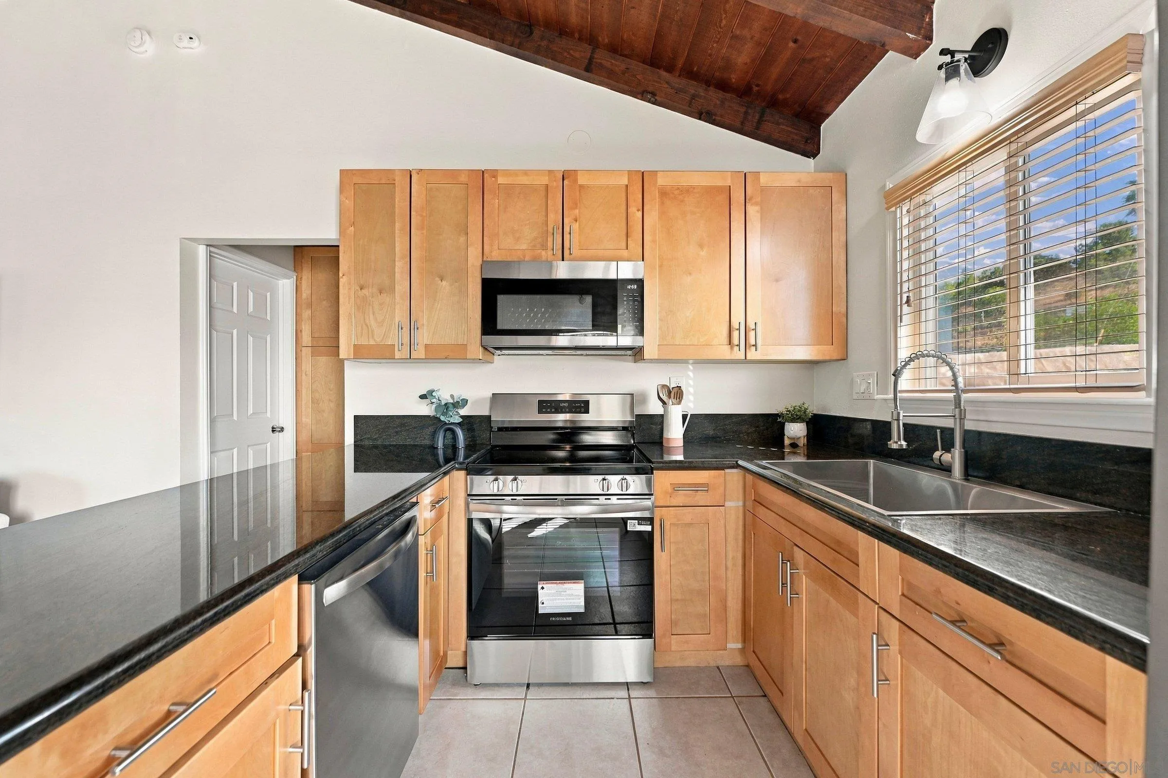 https://cdn.realtyfeed.com/cdn/127/260023006/2a5769d9b9435d10fd455d3bd1423c3e.webp
