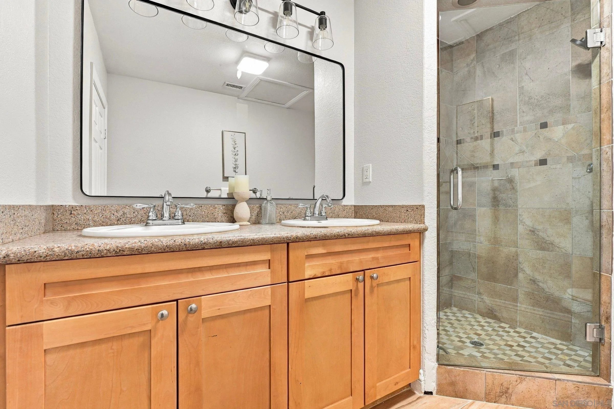 https://cdn.realtyfeed.com/cdn/127/260023006/9041ca7b35a9497410ce9d0538eebb00.webp
