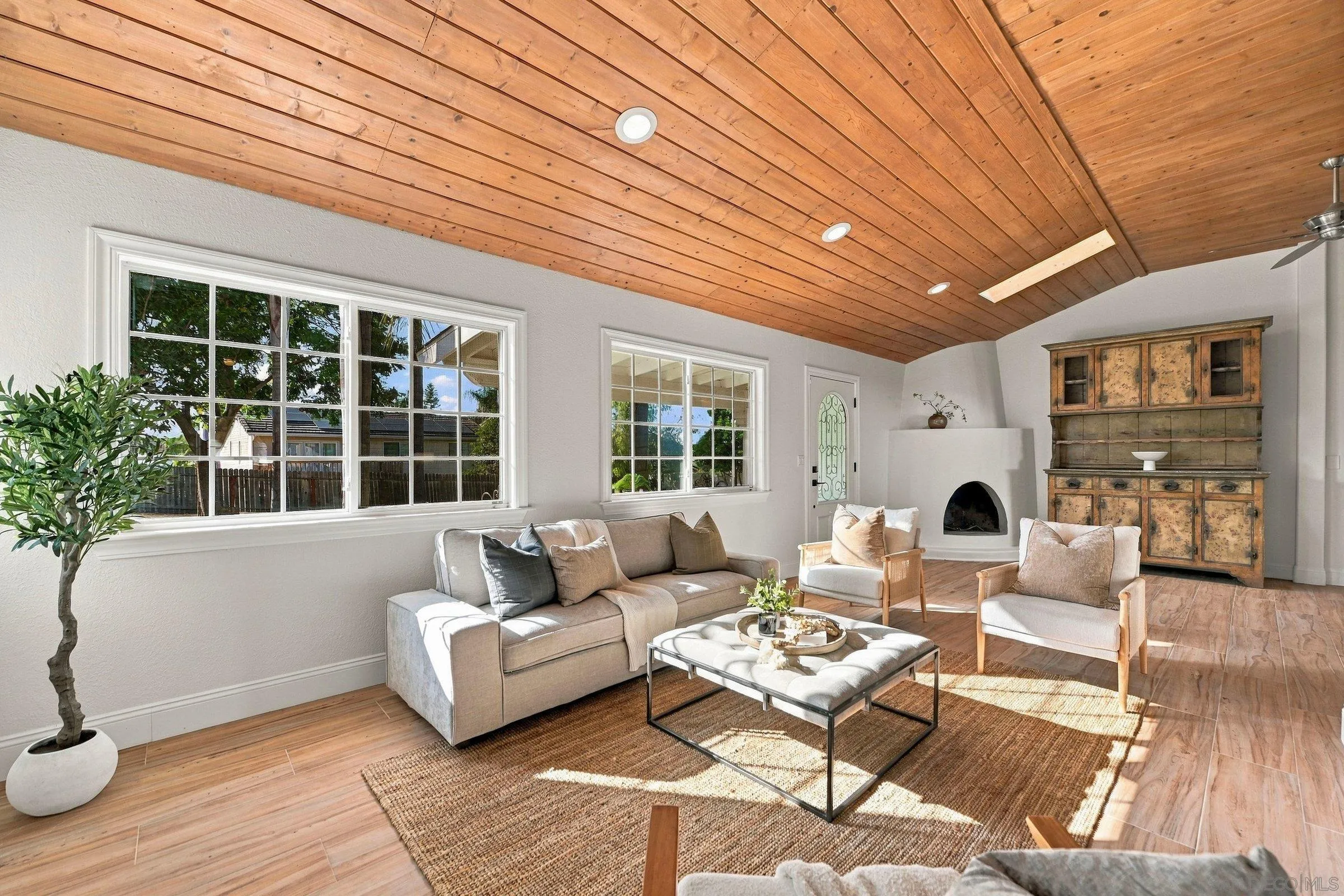 https://cdn.realtyfeed.com/cdn/127/260023006/aff8f562b9afc236c02da2b1cf1e39d4.webp