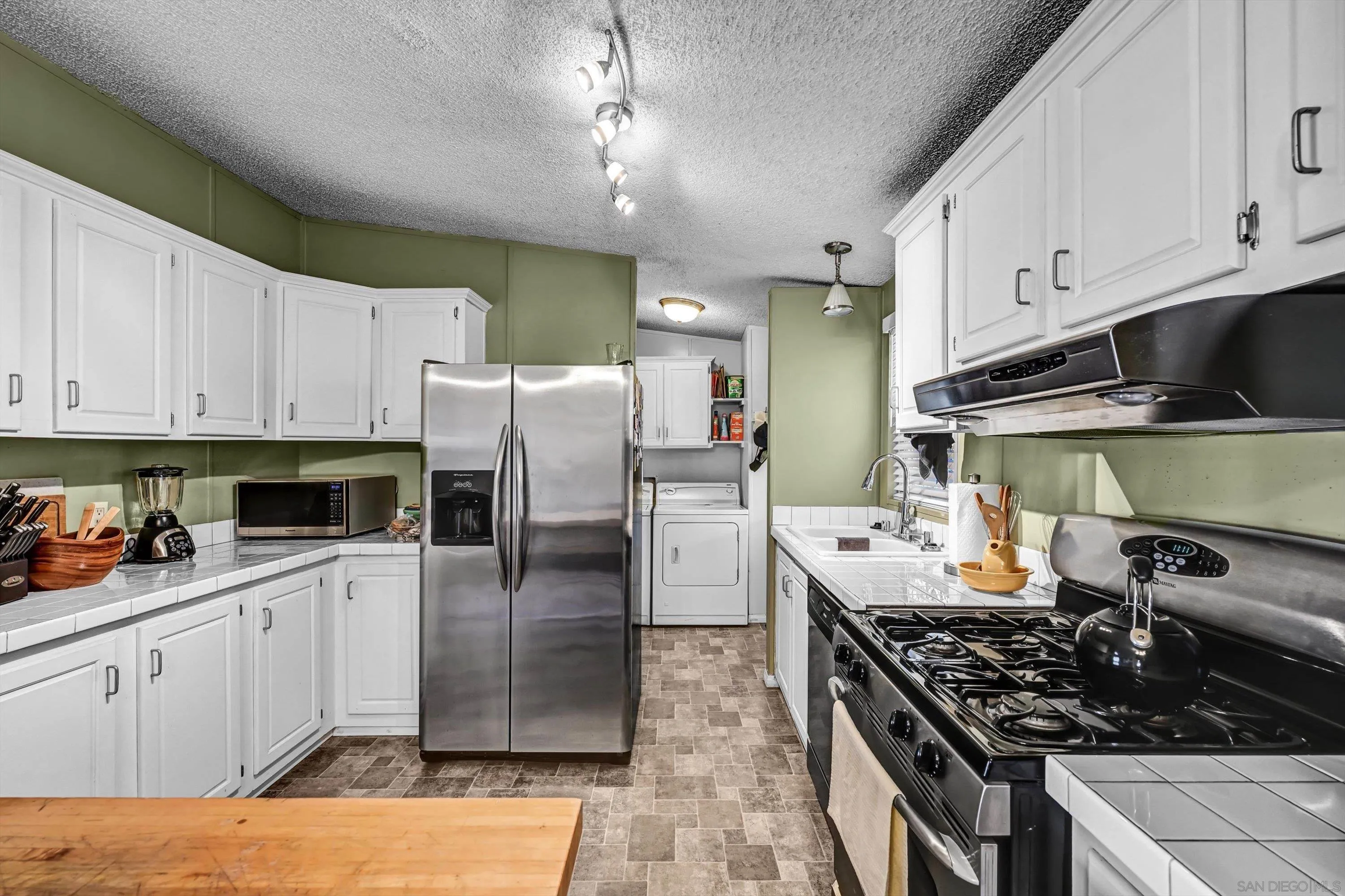 https://cdn.realtyfeed.com/cdn/127/260023007/e02cde7feed493809e1c353ba51b5dc8.webp