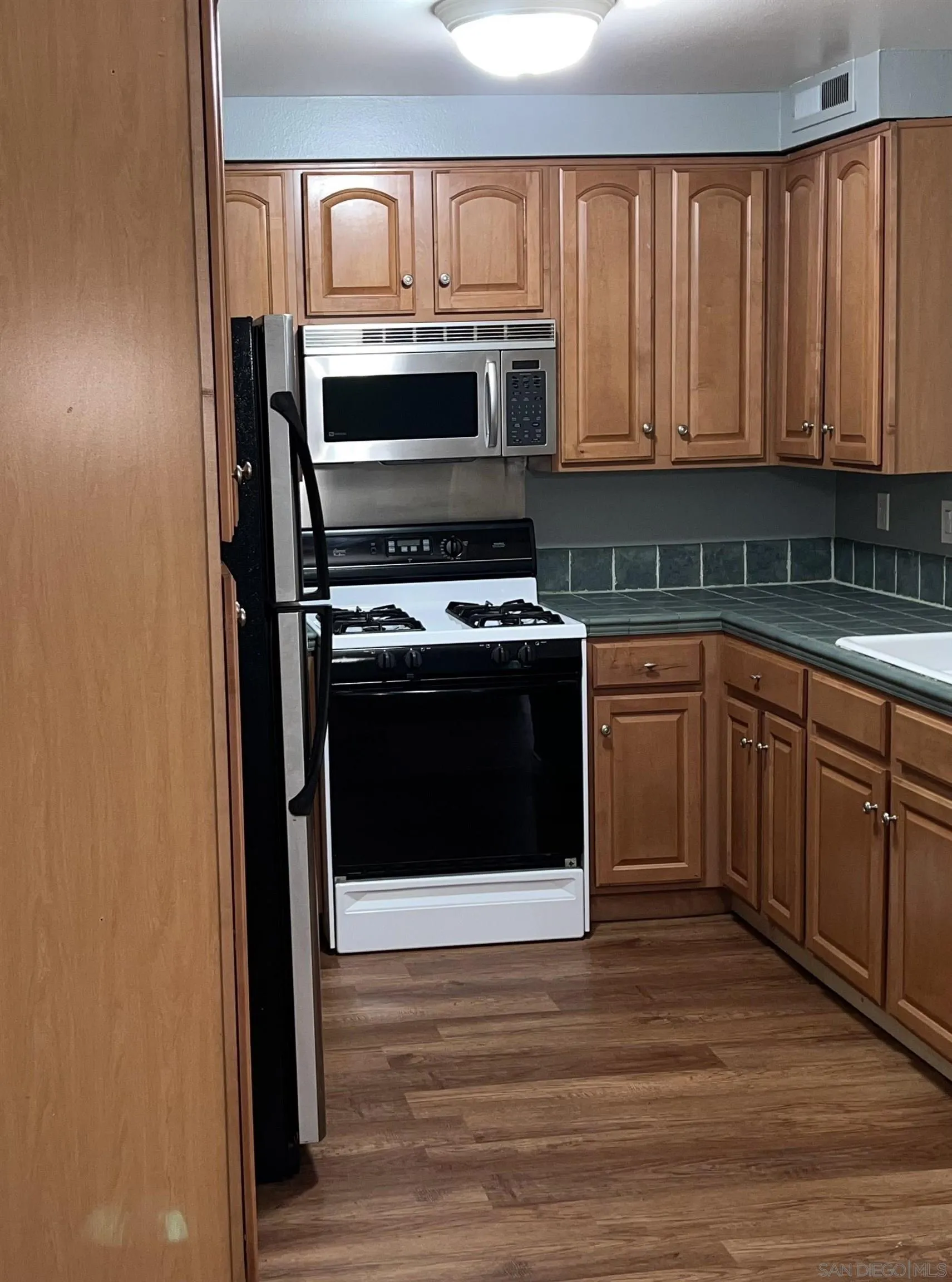 https://cdn.realtyfeed.com/cdn/127/260023010/52c5d7dfb83a1dda82fcbb0fc8c98e7a.webp