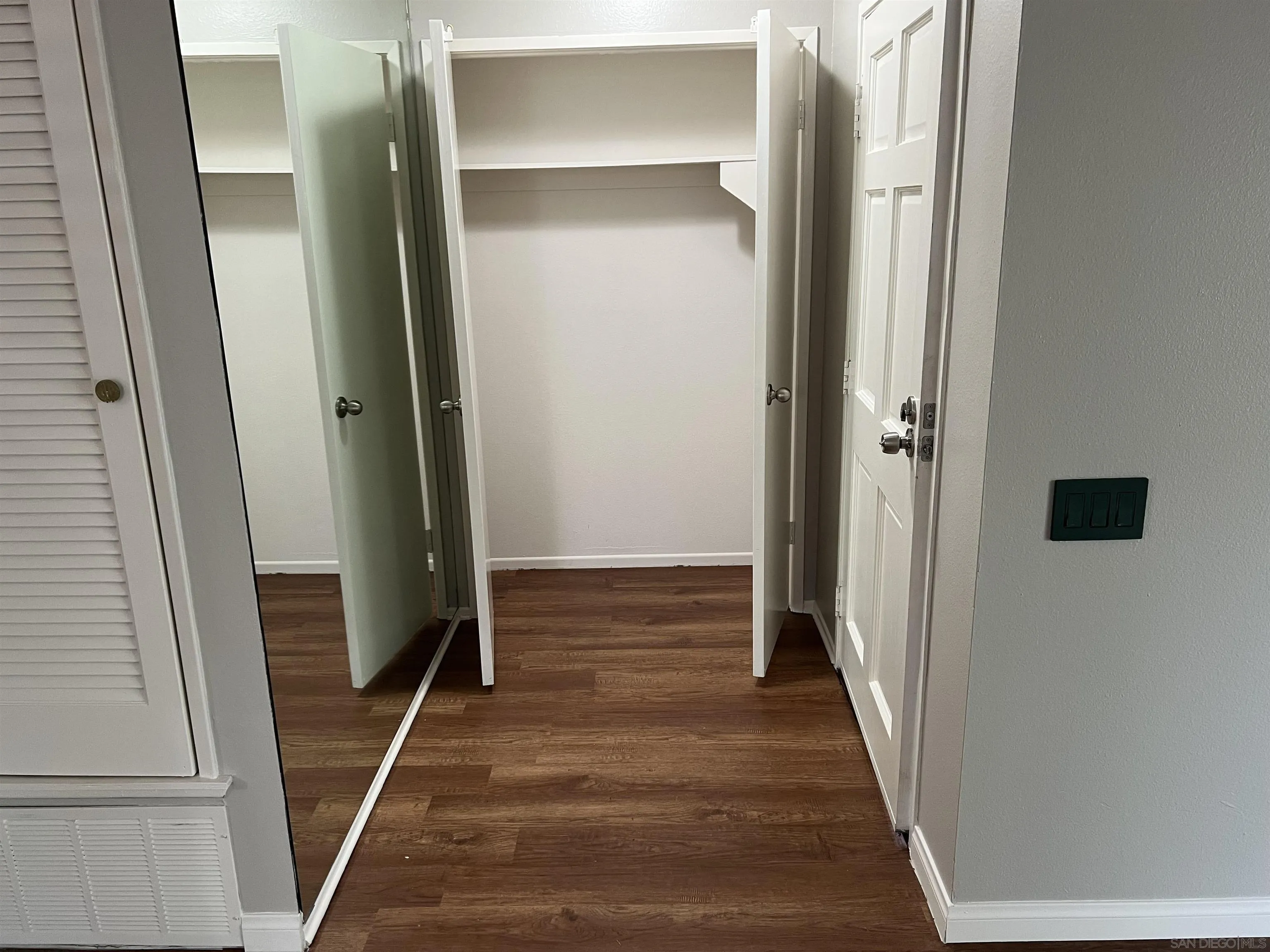 https://cdn.realtyfeed.com/cdn/127/260023010/9ebf5e7435e8c13189da2950f962d165.webp