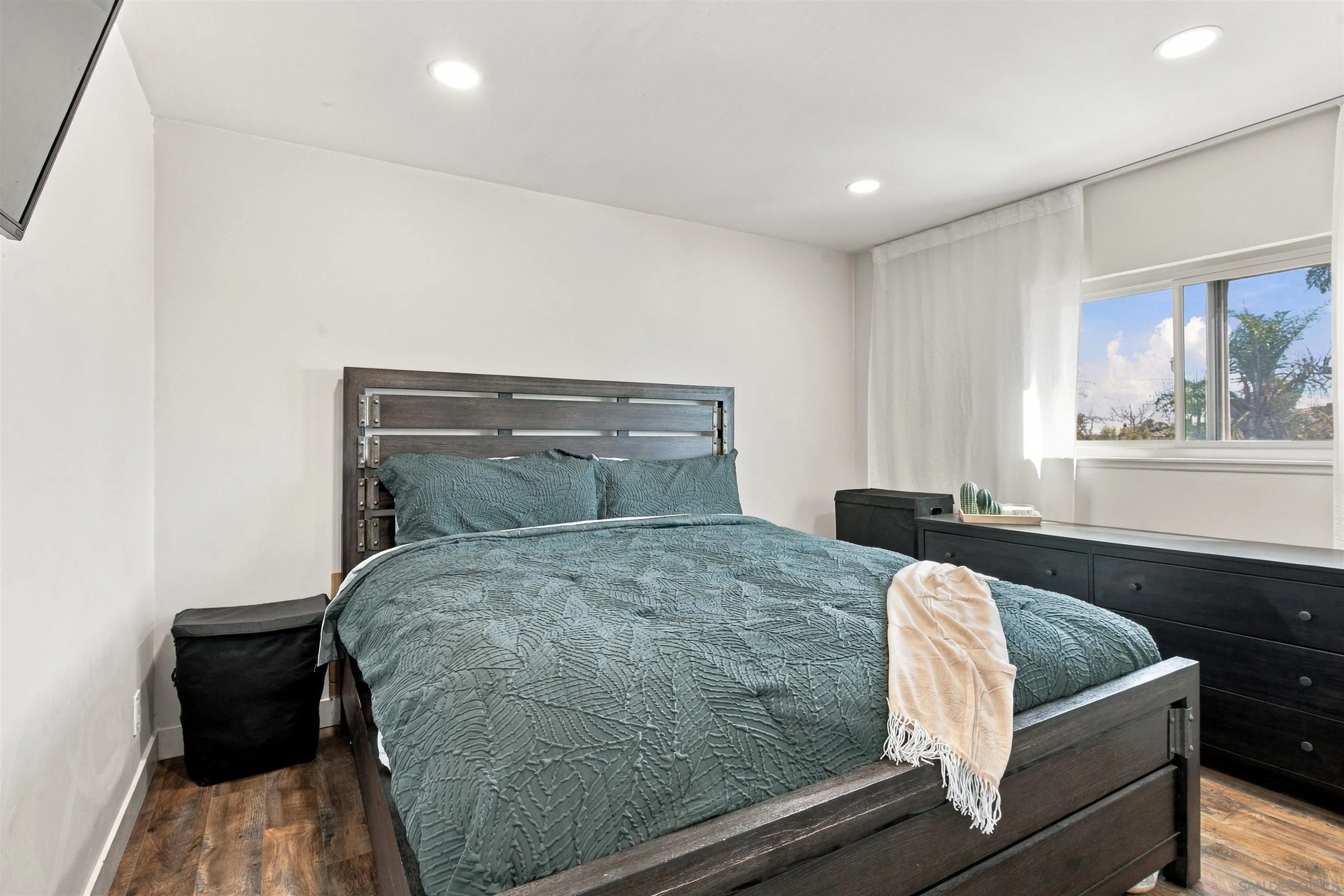 https://cdn.realtyfeed.com/cdn/127/260023011/4f280f5039bcdc54b90cdd27cf319aff.webp