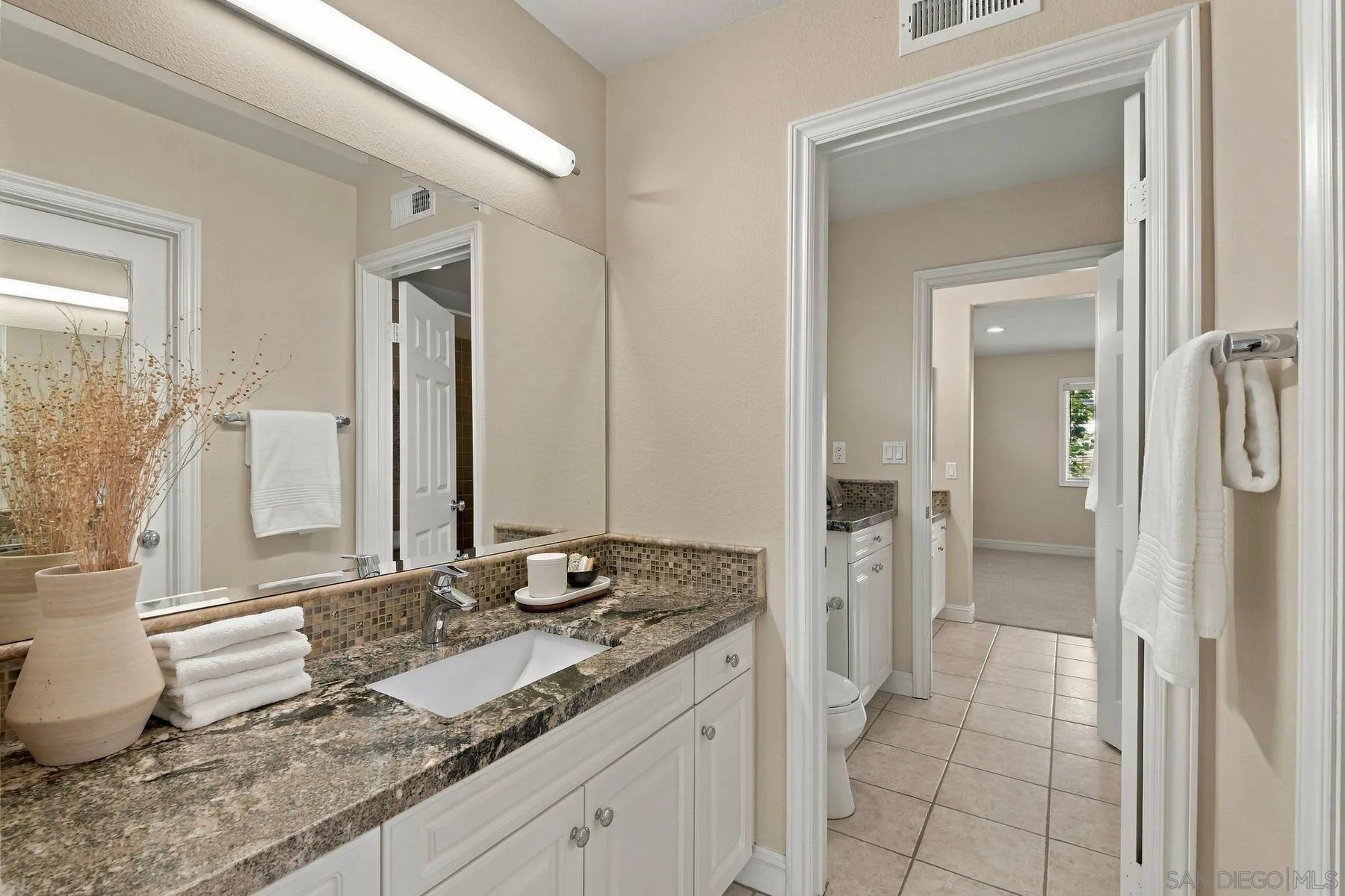 https://cdn.realtyfeed.com/cdn/127/260023014/1b2df64d7ef56f93b2af9ce37a6ccc3e.webp