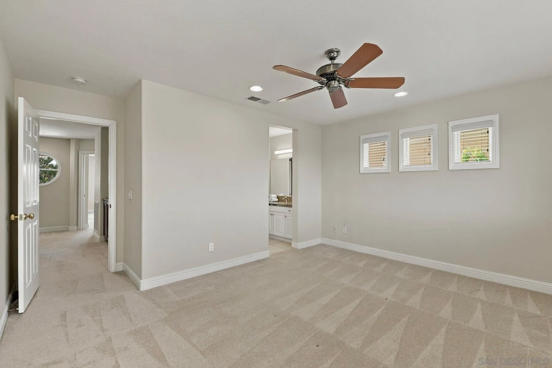 https://cdn.realtyfeed.com/cdn/127/260023014/4c9fdd7227bdad3440f39625dd69f50a.webp