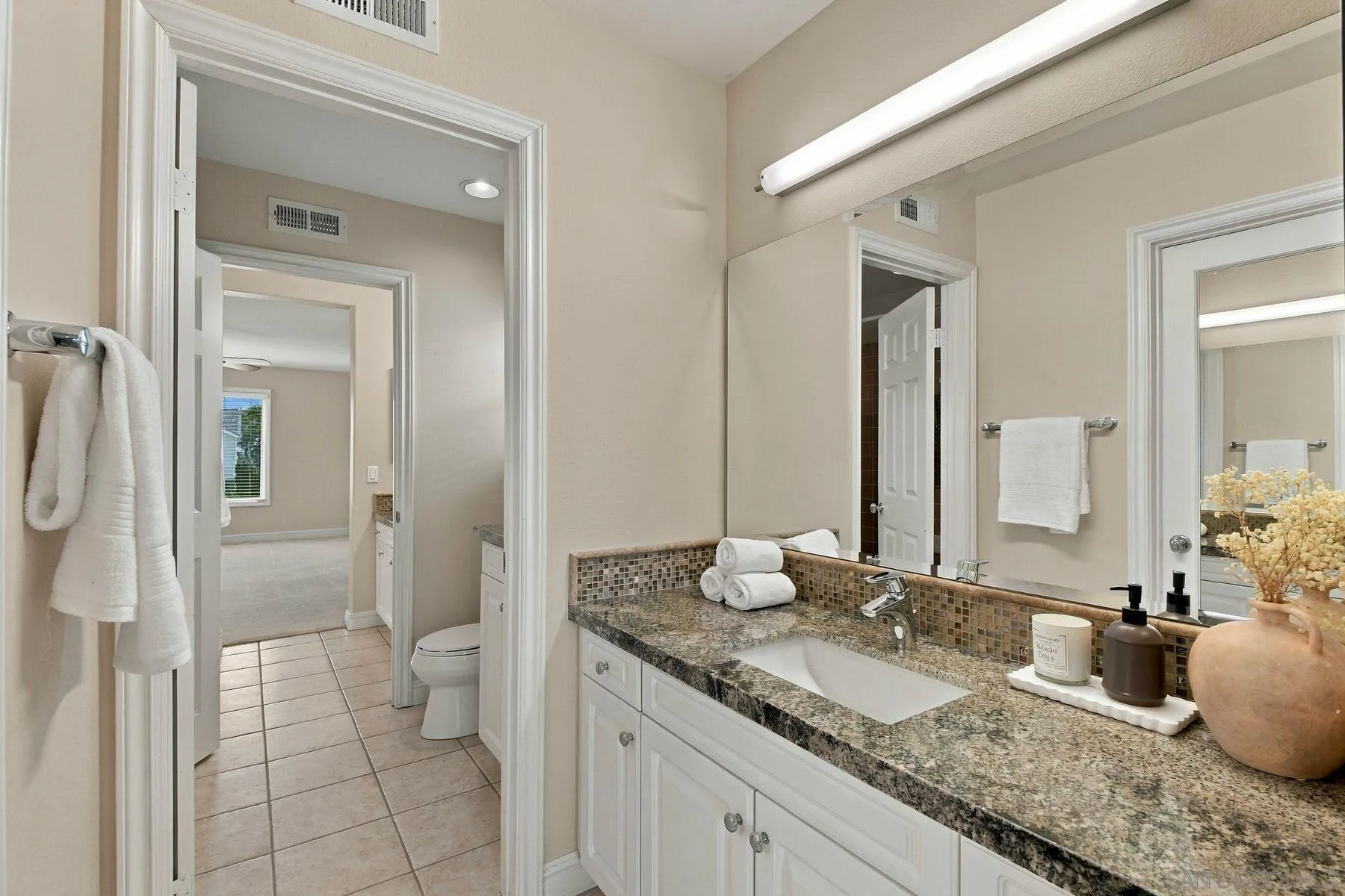 https://cdn.realtyfeed.com/cdn/127/260023014/8bdd4f1a75dfaebe9a85f36aa567fcaf.webp