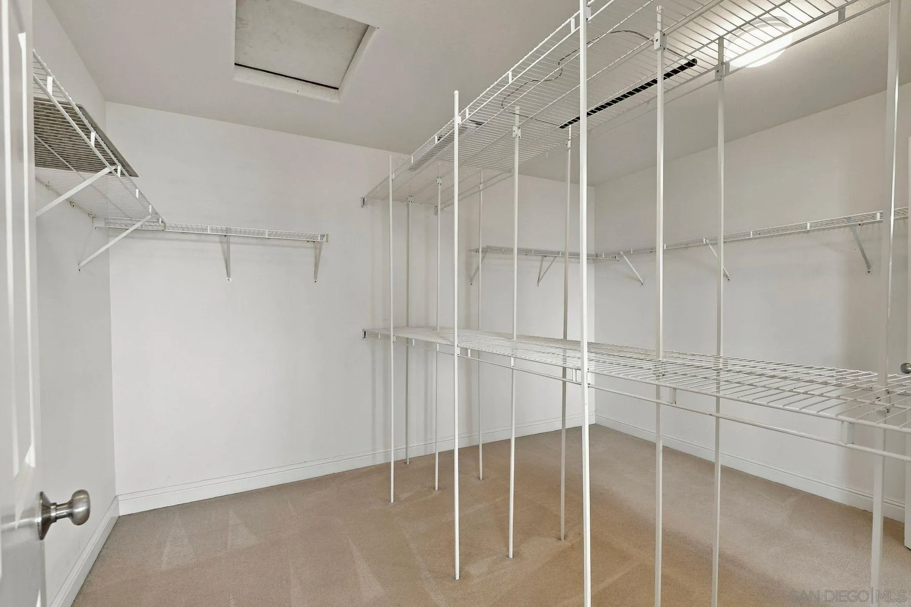 https://cdn.realtyfeed.com/cdn/127/260023014/8e1179b4146a508809601ba01c756180.webp