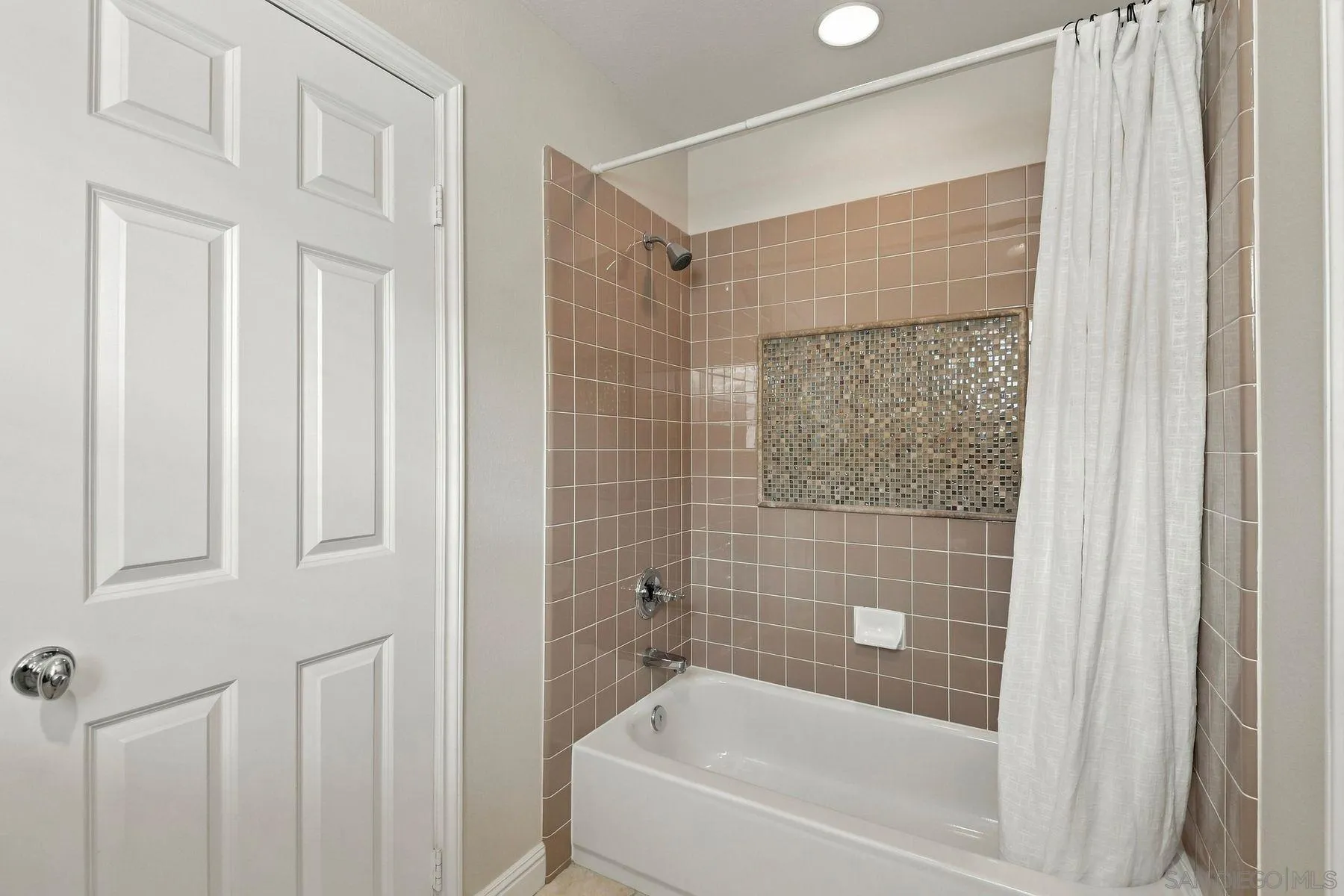 https://cdn.realtyfeed.com/cdn/127/260023014/ad3680cac8b752817b3fc94cb7ebd98b.webp