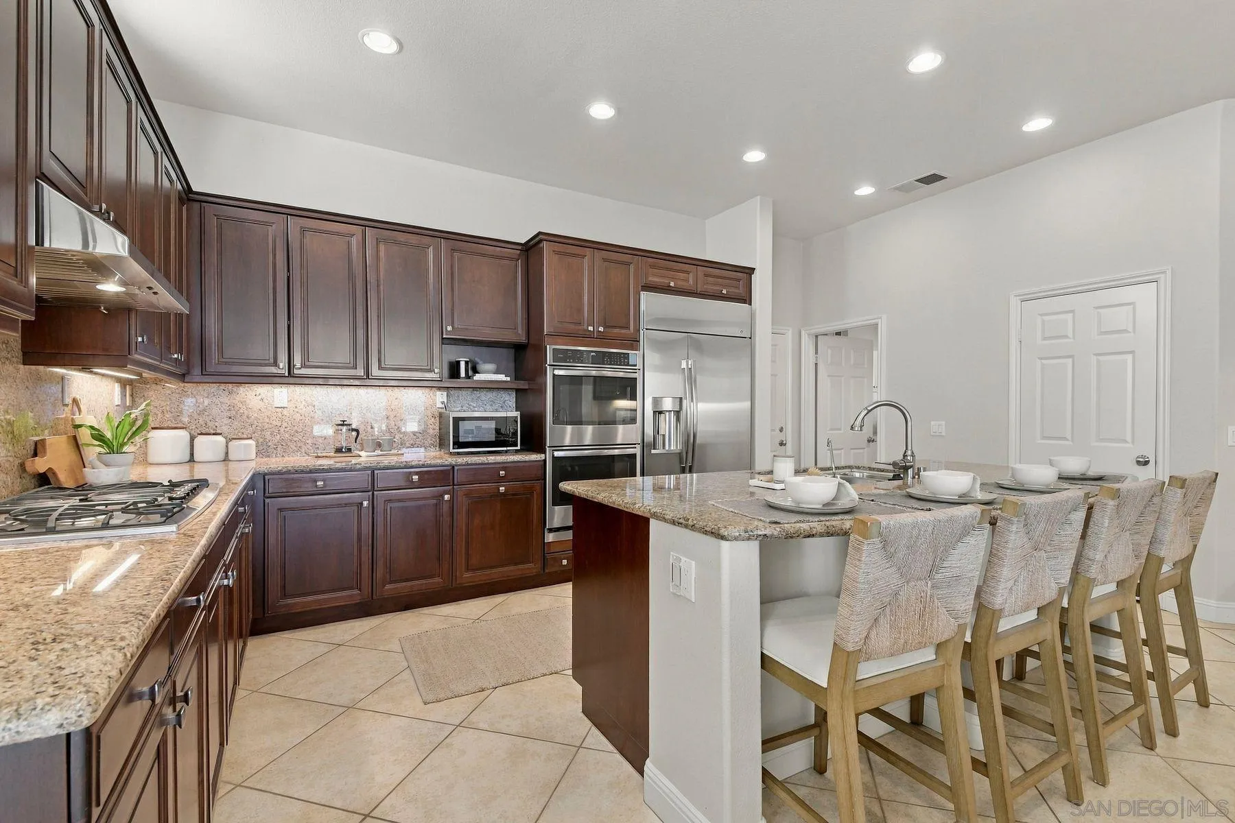 https://cdn.realtyfeed.com/cdn/127/260023014/d77173974edea22ad169ca62d6d37c22.webp