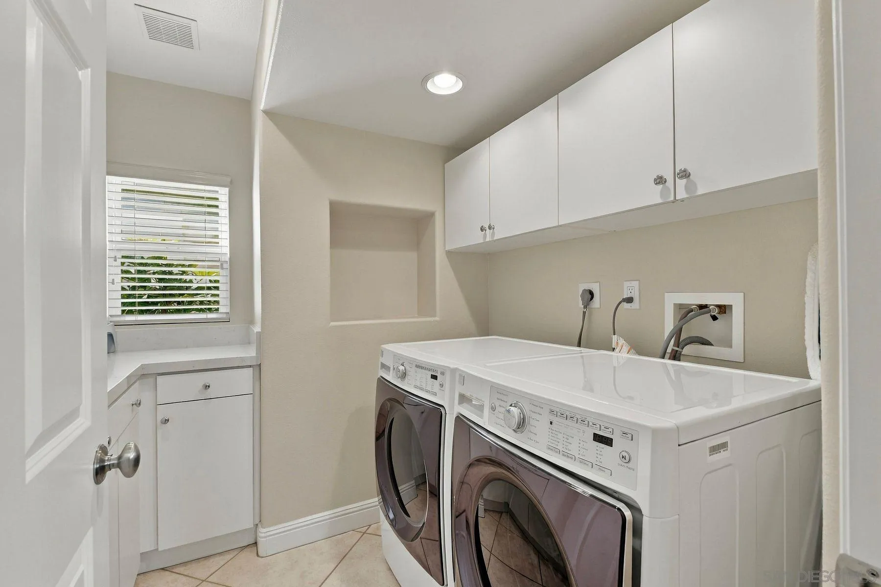 https://cdn.realtyfeed.com/cdn/127/260023014/e346e59acae967adab679b2d2bcd063f.webp