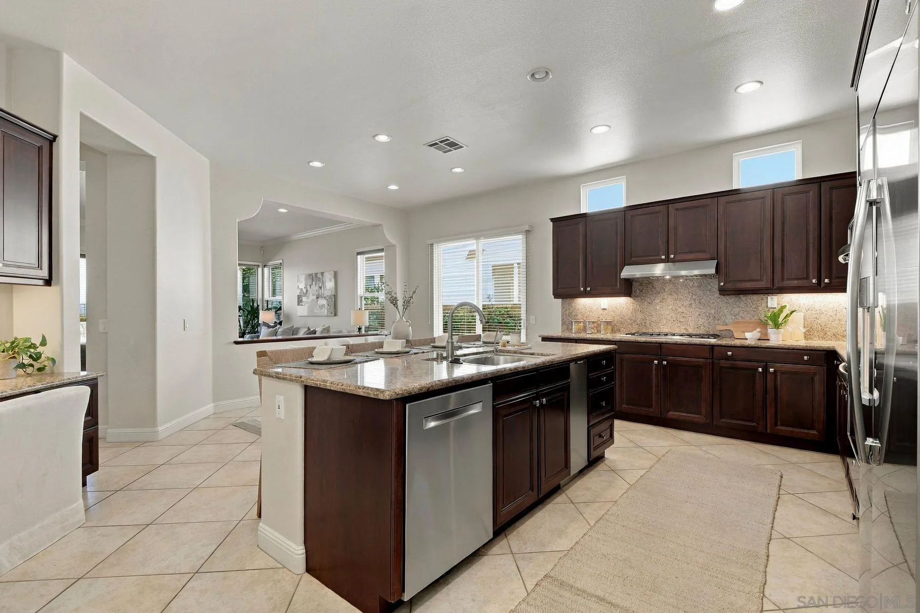 https://cdn.realtyfeed.com/cdn/127/260023014/e59a13074c26cb40ce714bf50ac33221.webp