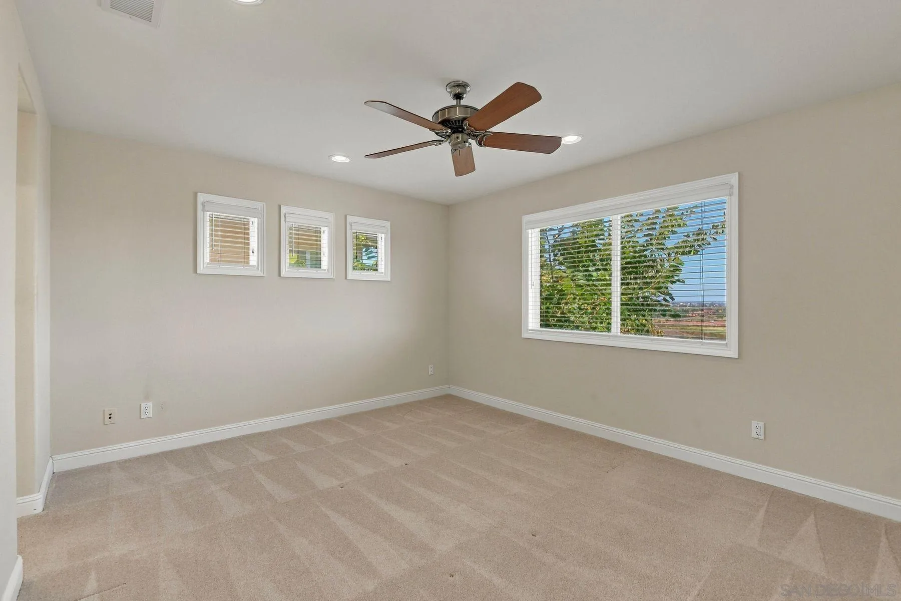 https://cdn.realtyfeed.com/cdn/127/260023014/f786a29960c3f7be350b298f6e22a7ec.webp