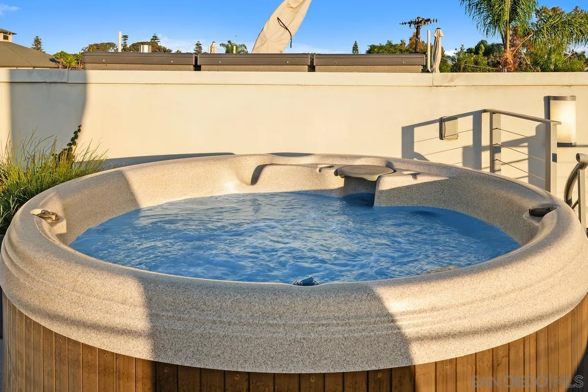 https://cdn.realtyfeed.com/cdn/127/260023016/445aad70a3fb4b4aebf7207c08c5f8fa.webp