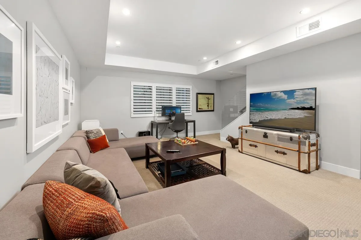 https://cdn.realtyfeed.com/cdn/127/260023016/48dc6b417f4d4b041ad4752b9f872d30.webp