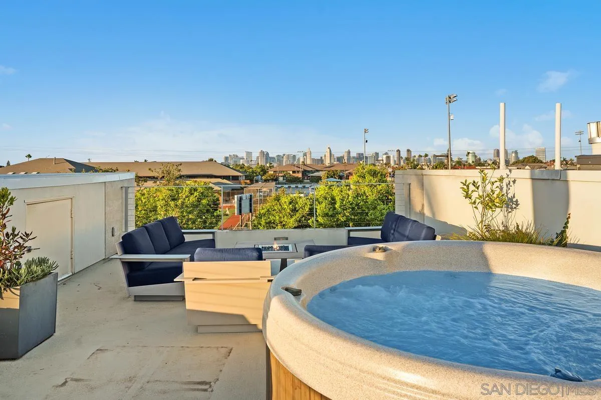 https://cdn.realtyfeed.com/cdn/127/260023016/ceb99cfb797206d848c39950366722a2.webp