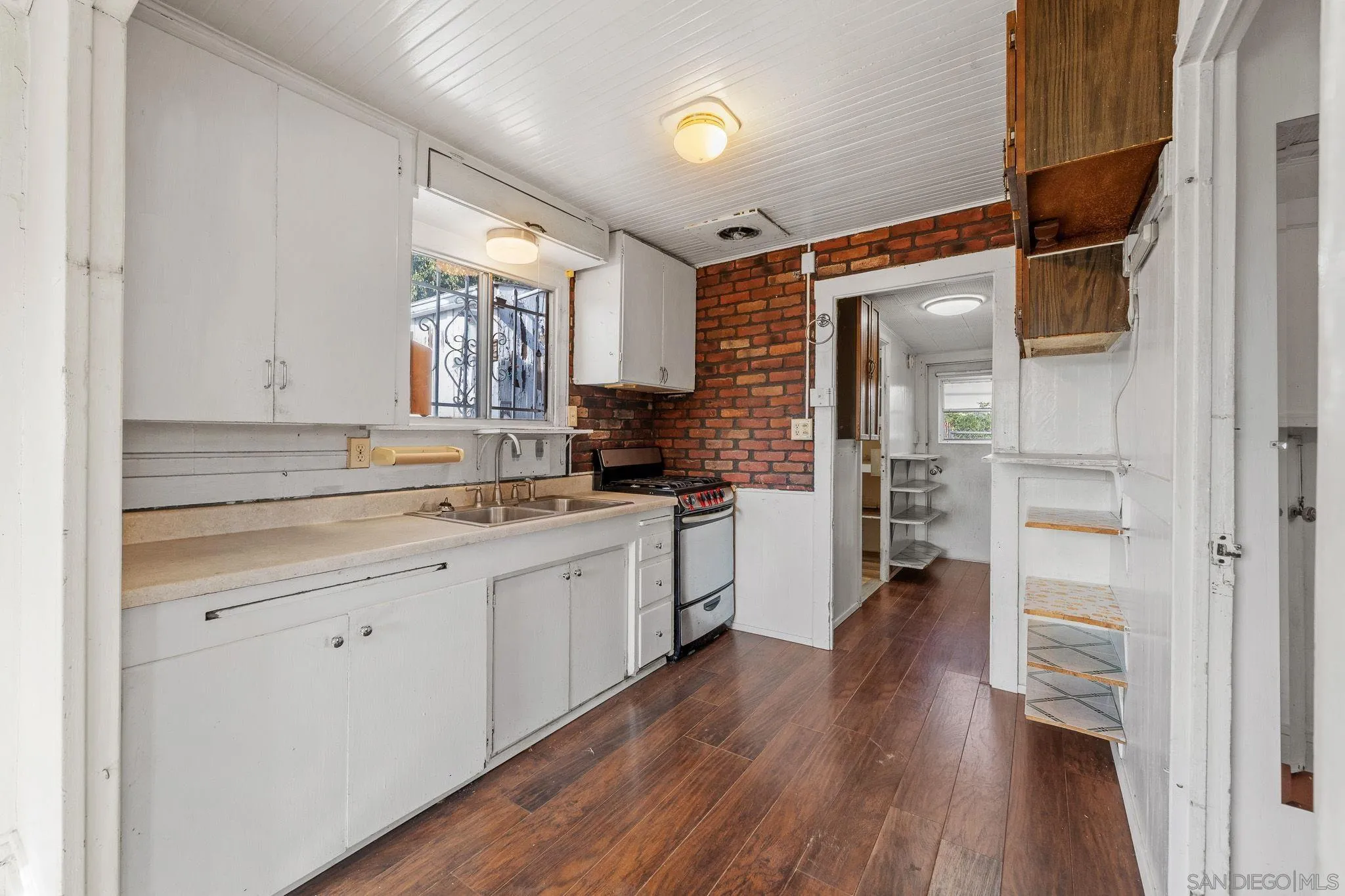 https://cdn.realtyfeed.com/cdn/127/260023030/5cea1b84d4143a7a0671d239bfab8504.webp