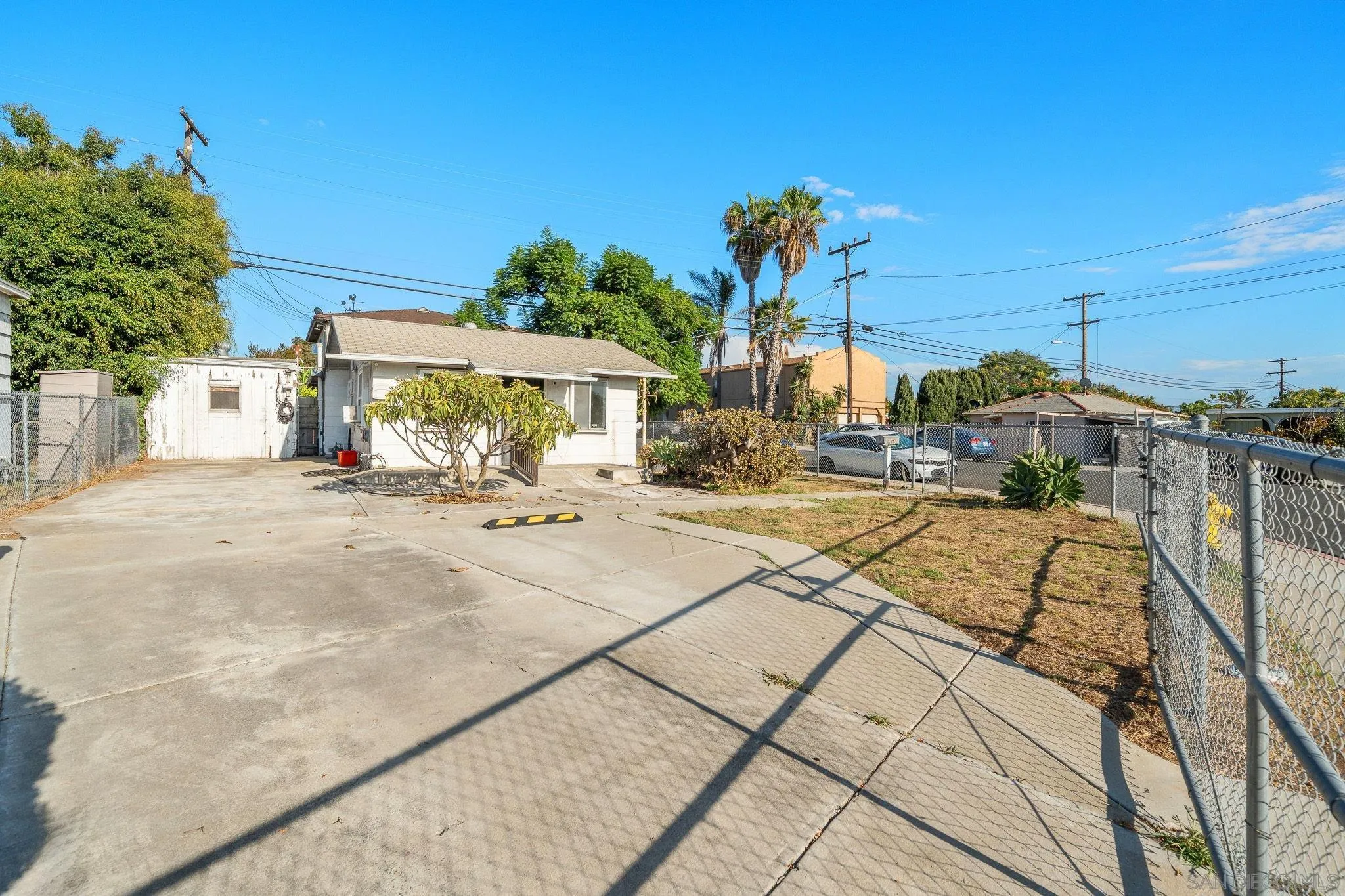 https://cdn.realtyfeed.com/cdn/127/260023030/64c7469aeea898474a64cf3fc6493bf3.webp