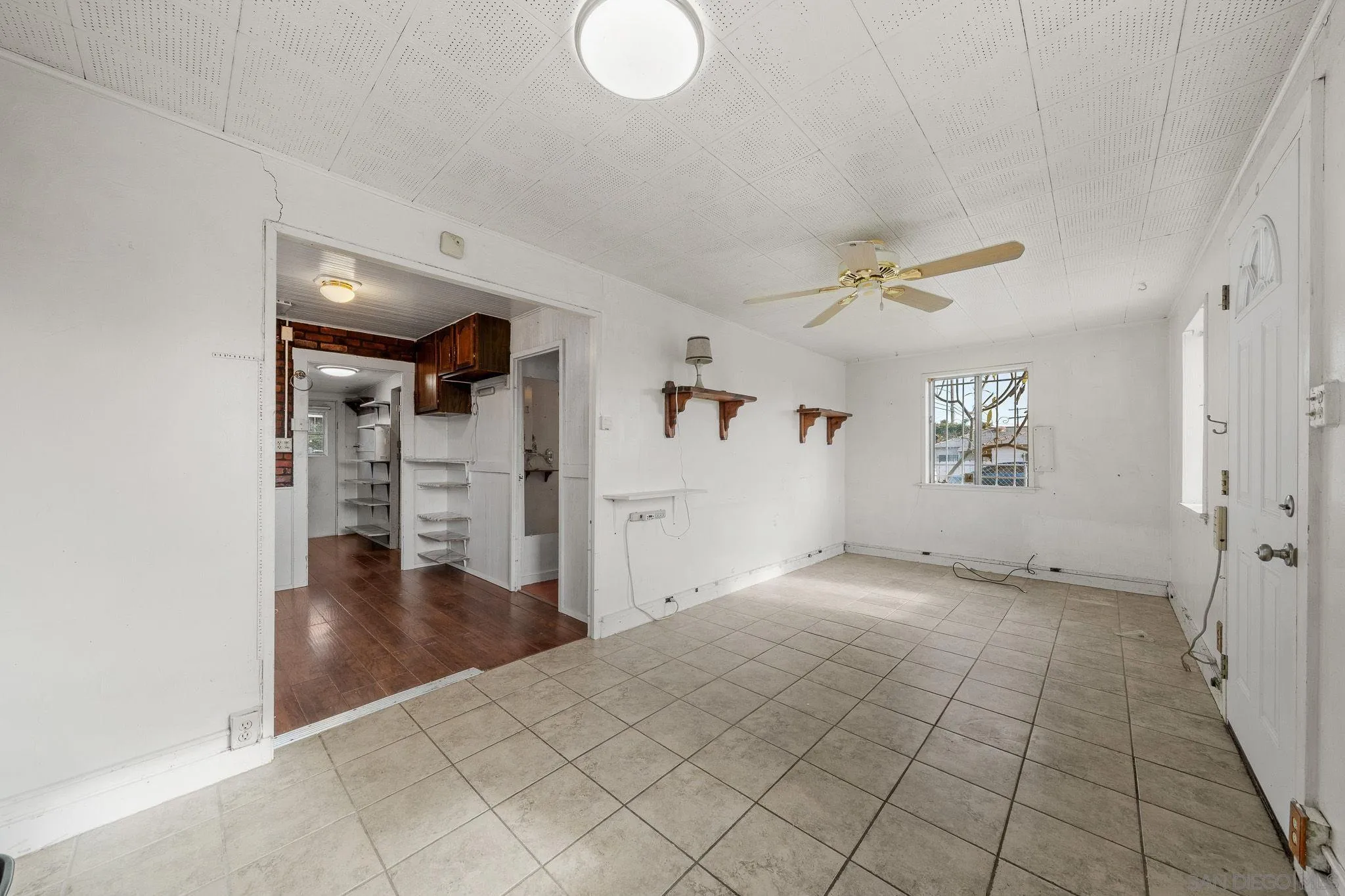 https://cdn.realtyfeed.com/cdn/127/260023030/82a29686d64197f9e0a5c6b4af0076c4.webp