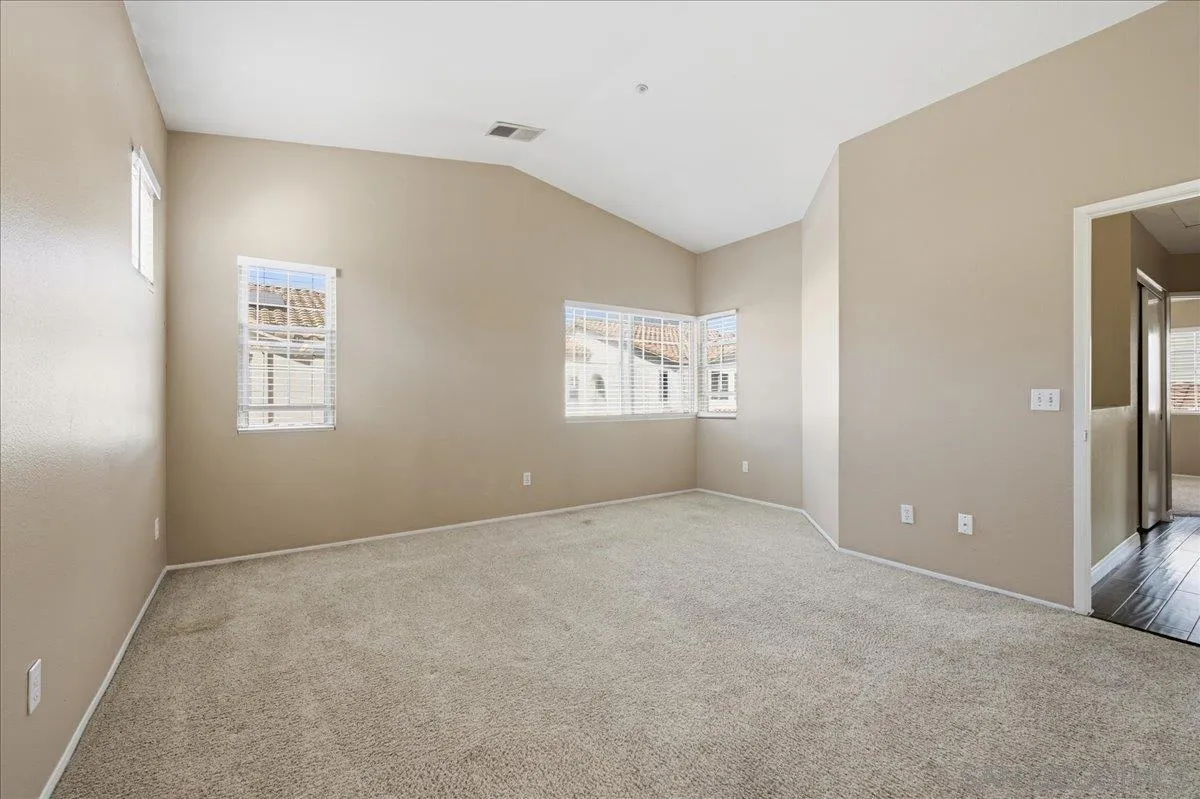 https://cdn.realtyfeed.com/cdn/127/260023031/b9527e4ef9320d88bed41c0813e39ca4.webp