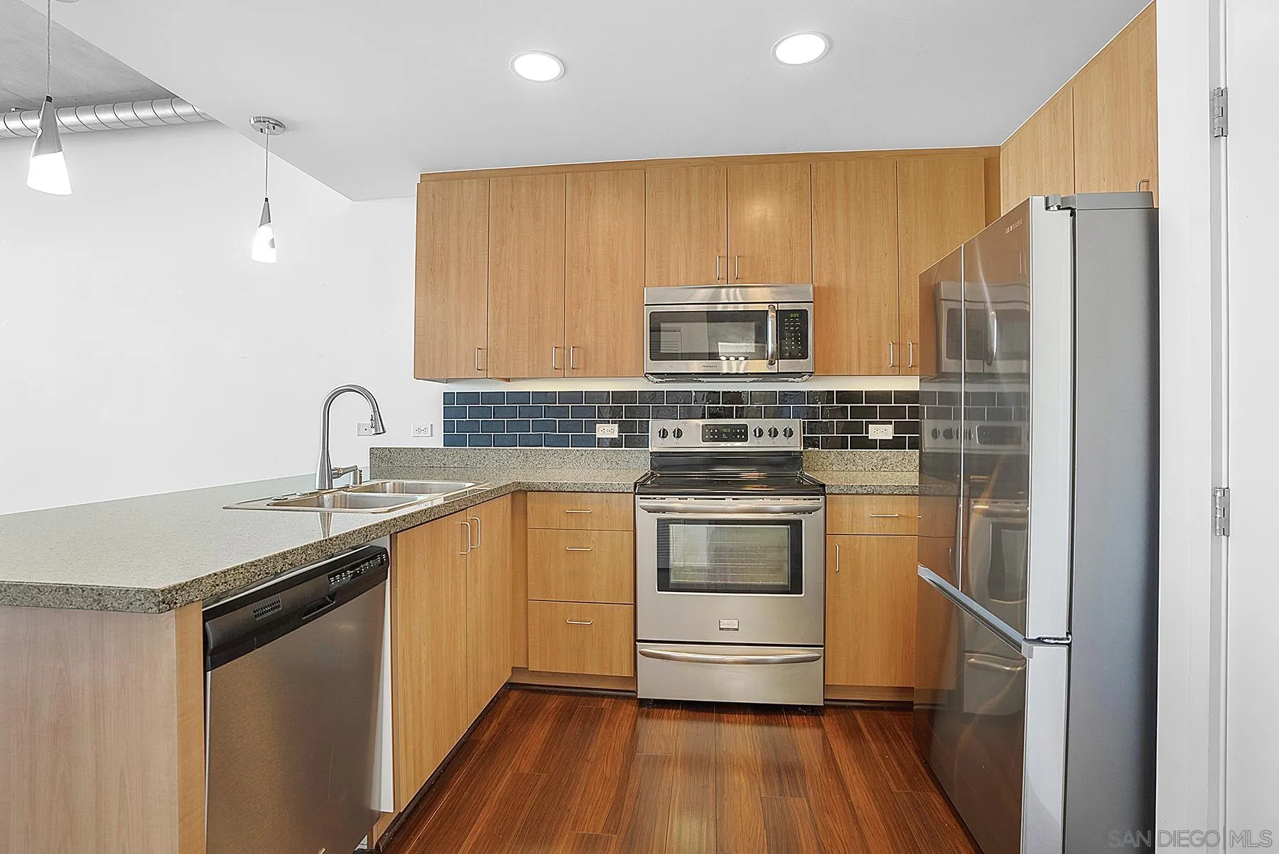 https://cdn.realtyfeed.com/cdn/127/260023032/d69320c0b81b1725b4b56f65e6de7bac.webp