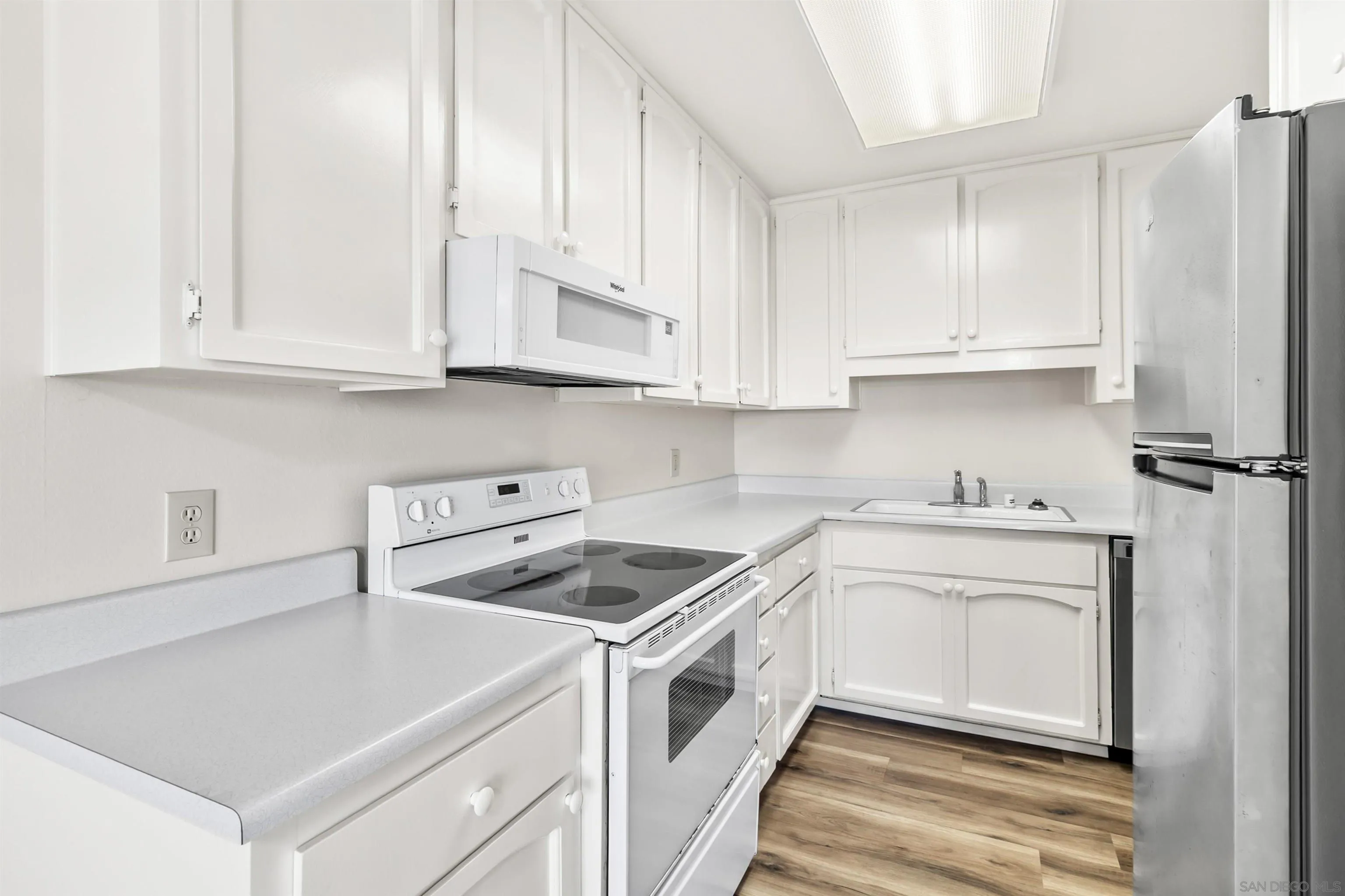 https://cdn.realtyfeed.com/cdn/127/260023037/32ad1f3ca7a1ff9242b2670b40468043.webp