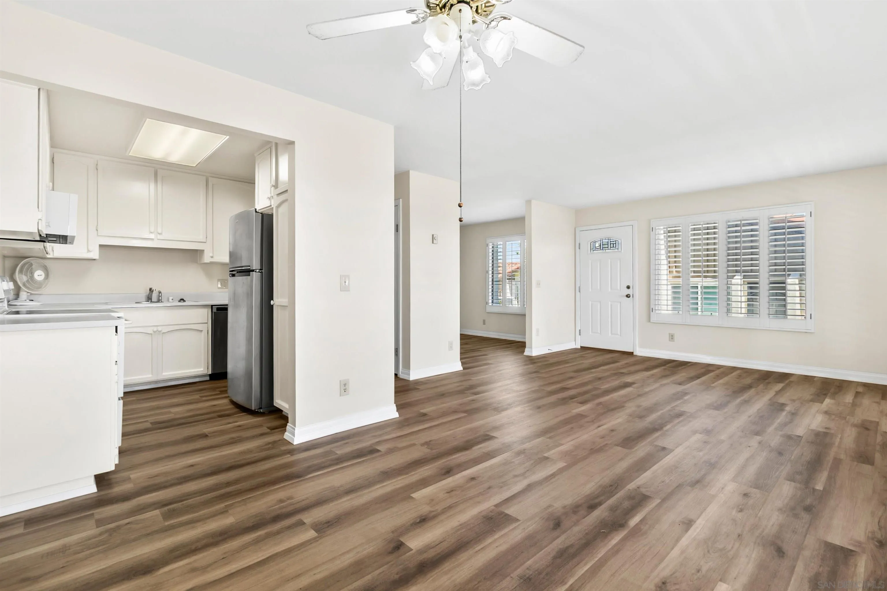 https://cdn.realtyfeed.com/cdn/127/260023037/35bf285d28620b968a18a34dfe130739.webp