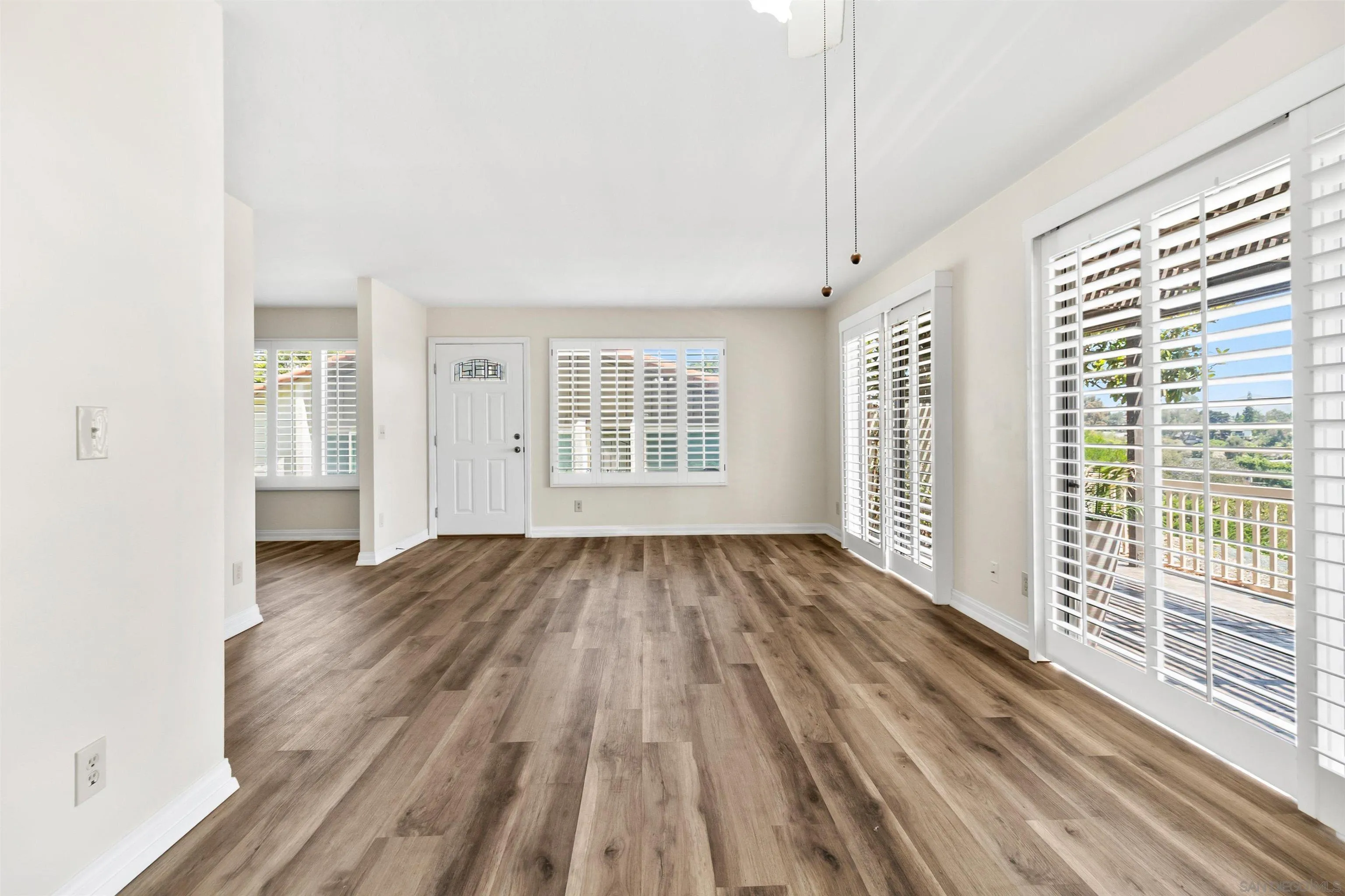 https://cdn.realtyfeed.com/cdn/127/260023037/39689b2d25d5bb48bd98f1d40e70f1b6.webp