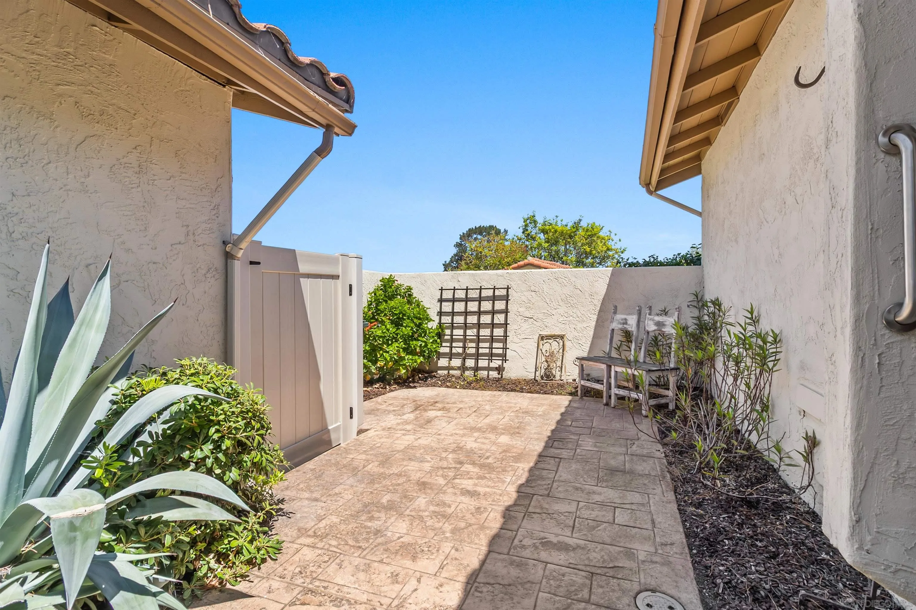 https://cdn.realtyfeed.com/cdn/127/260023037/7c851d5db0d912b3ee471bbbf8139c03.webp