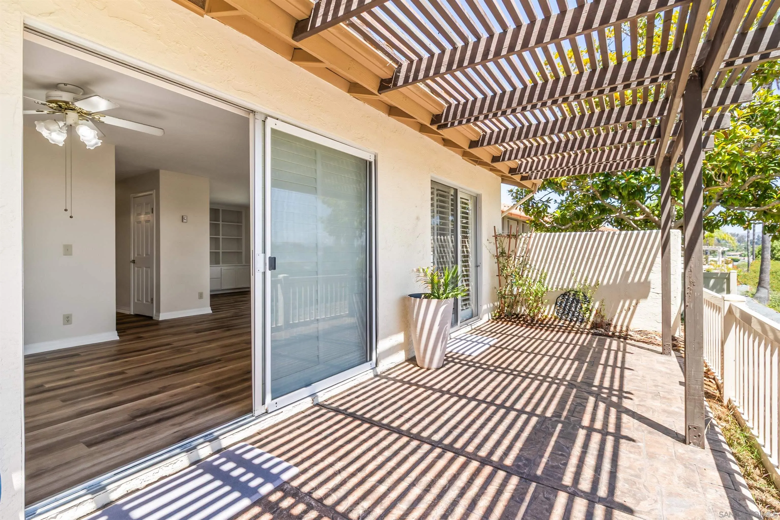 https://cdn.realtyfeed.com/cdn/127/260023037/a4637ff6de242e9f6d1ae414434c9625.webp