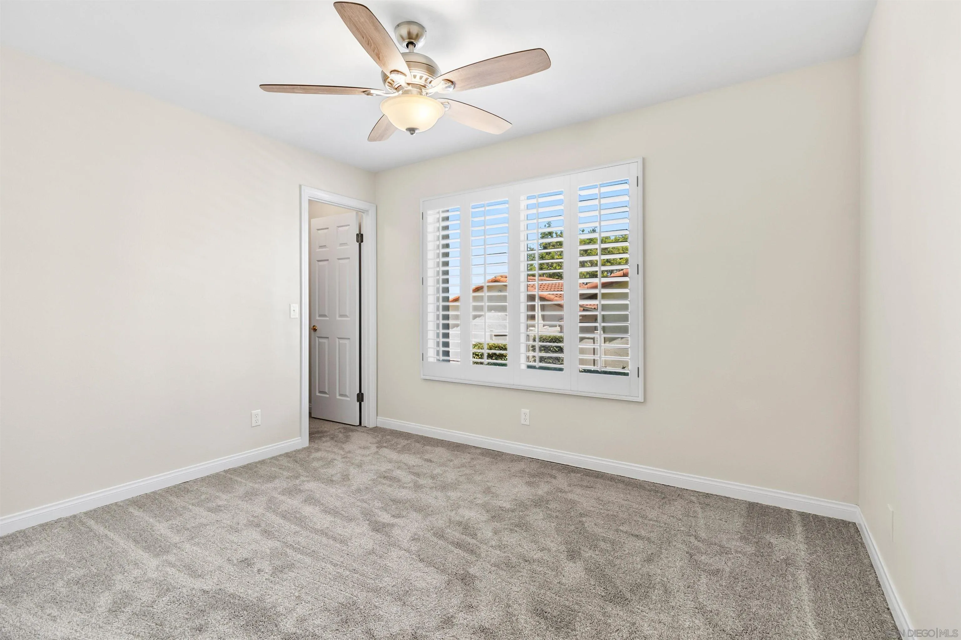 https://cdn.realtyfeed.com/cdn/127/260023037/d17df0bc7e7ecd19f7a92eb920ee8bef.webp