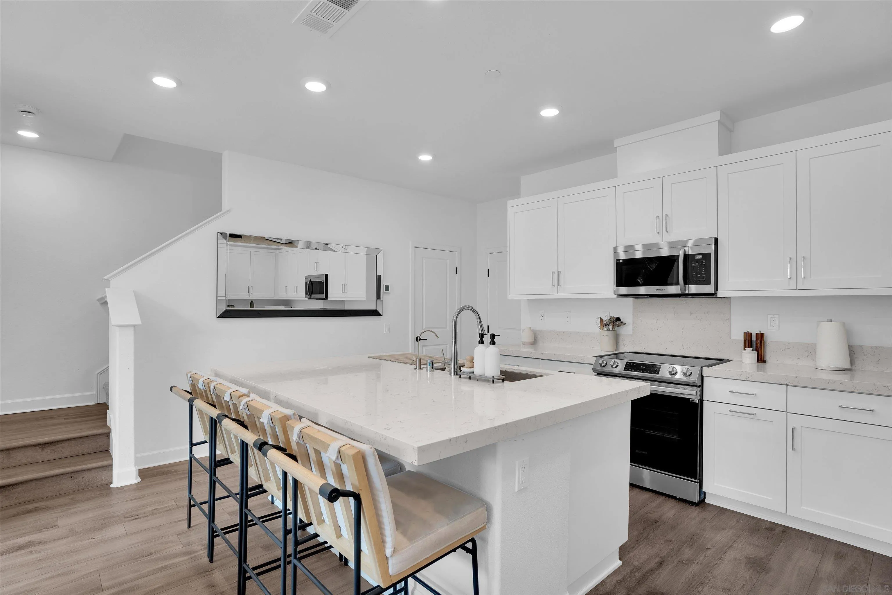https://cdn.realtyfeed.com/cdn/127/260023040/35774f4ee4b4dc0a356d6f901c51839a.webp