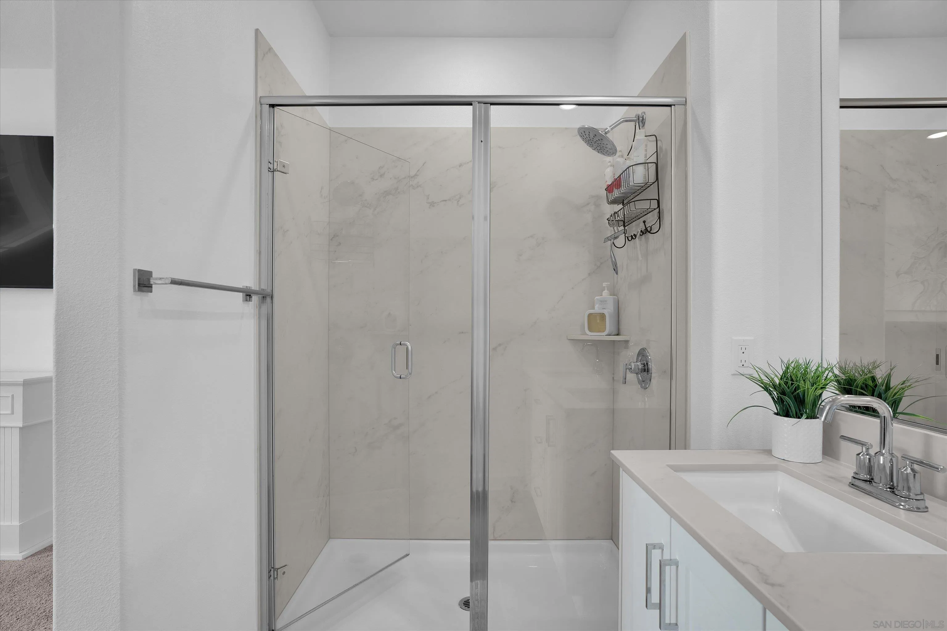 https://cdn.realtyfeed.com/cdn/127/260023040/4d8fee3981b20a4793e6a19852efedd8.webp
