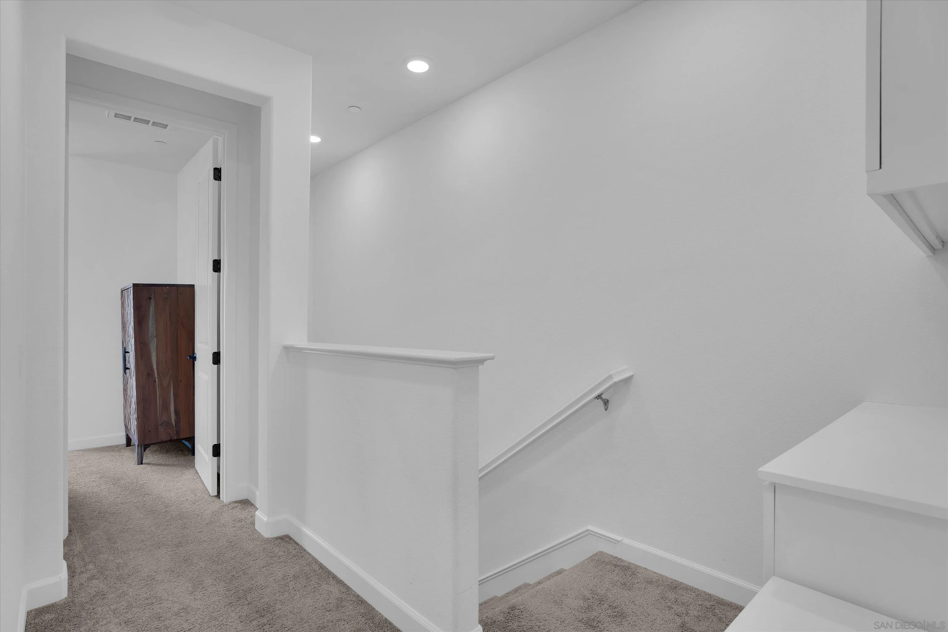 https://cdn.realtyfeed.com/cdn/127/260023040/513ed87c497f73419b8ae9151ce7add5.webp