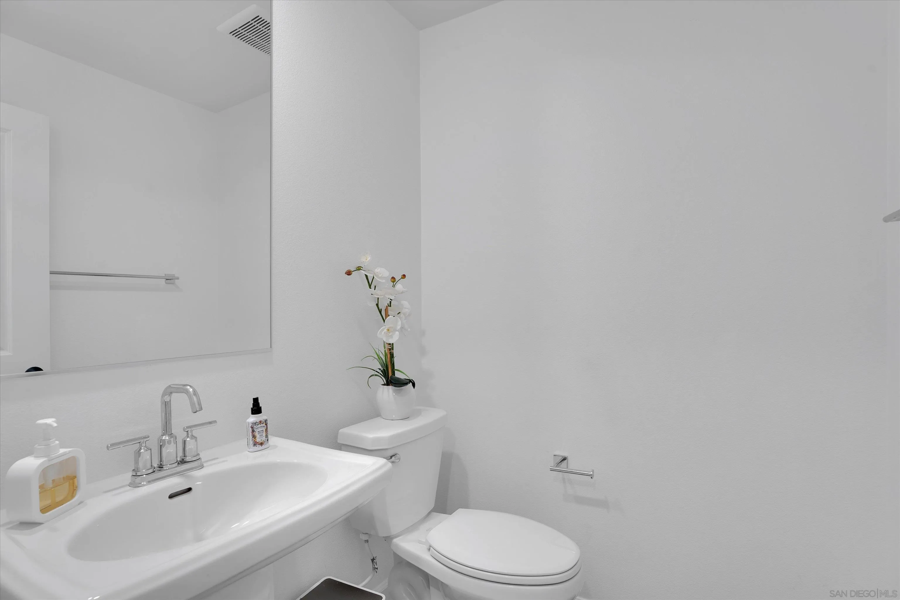 https://cdn.realtyfeed.com/cdn/127/260023040/a3a4fce029b4bcf16bad8ff90382017c.webp