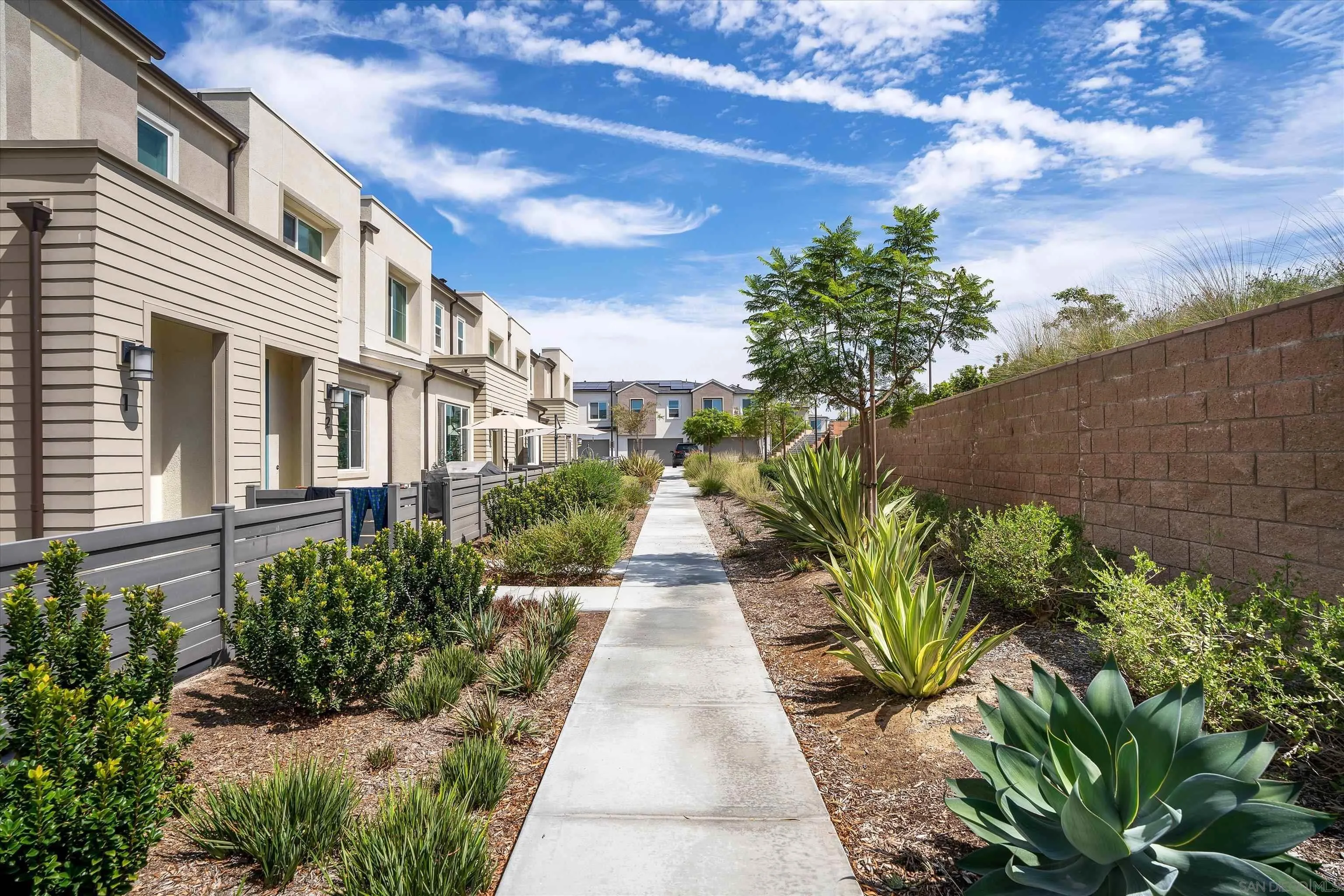 https://cdn.realtyfeed.com/cdn/127/260023040/ac3e3c33e228b60a9caced2561442ca5.webp