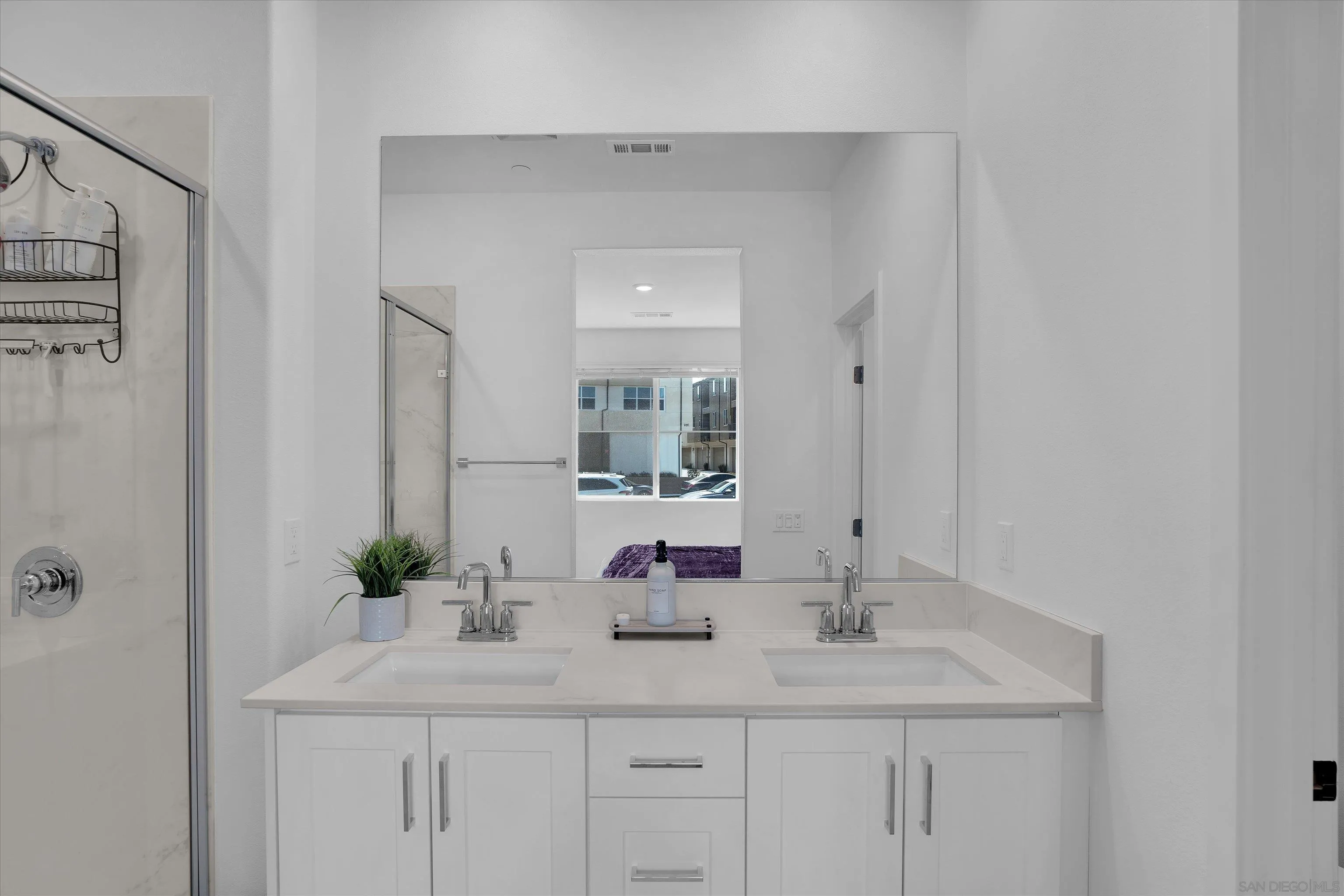 https://cdn.realtyfeed.com/cdn/127/260023040/ba6537db57dbd8161e3ccce4f504ec9d.webp
