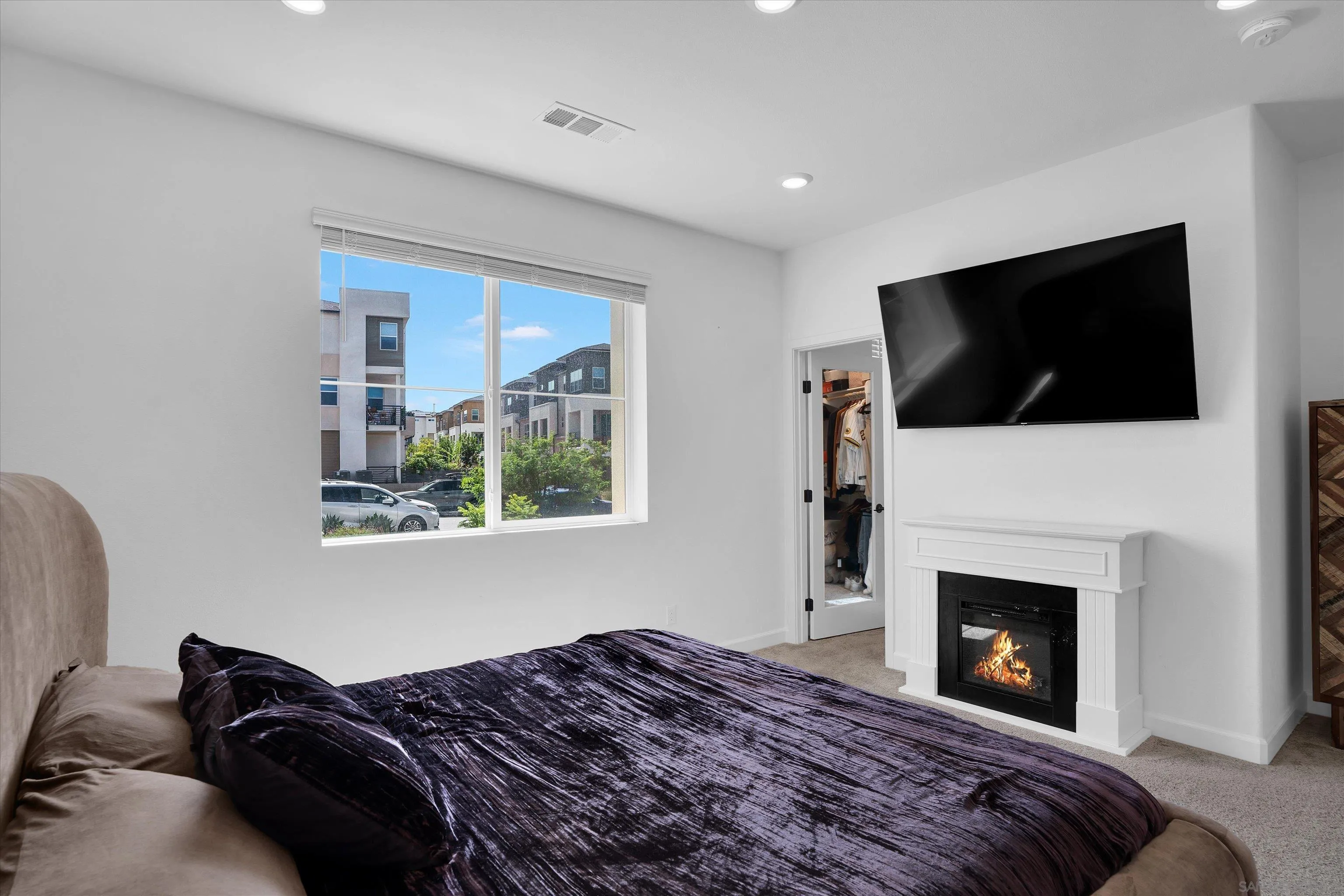 https://cdn.realtyfeed.com/cdn/127/260023040/bcf6239ed9202b24778153c0c5b0a087.webp